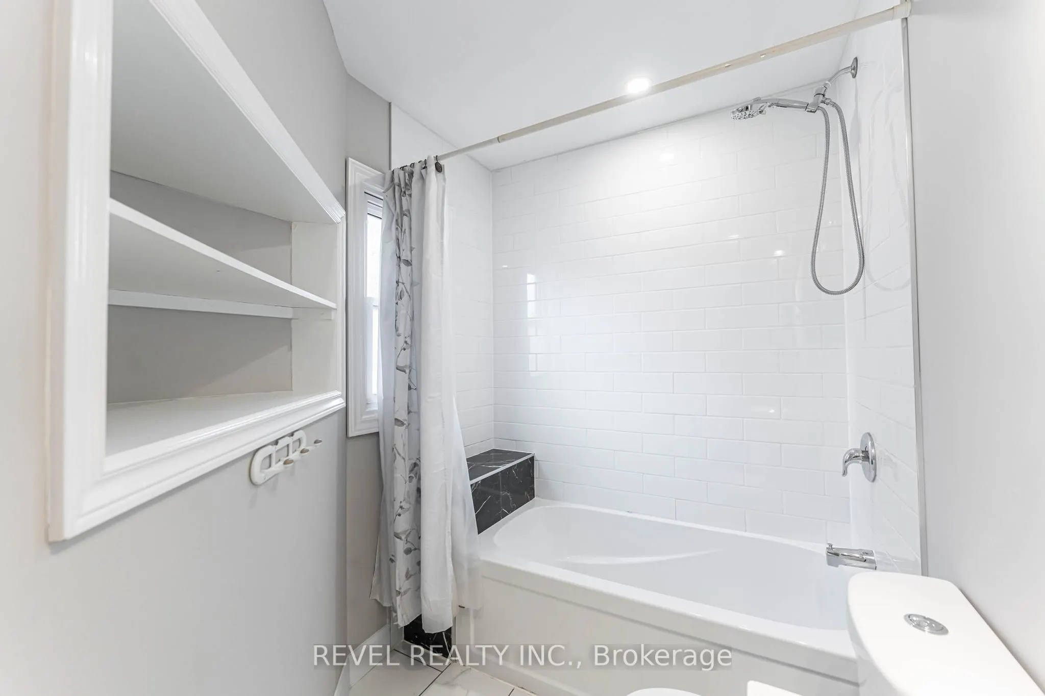 222 Kensington Avenue N