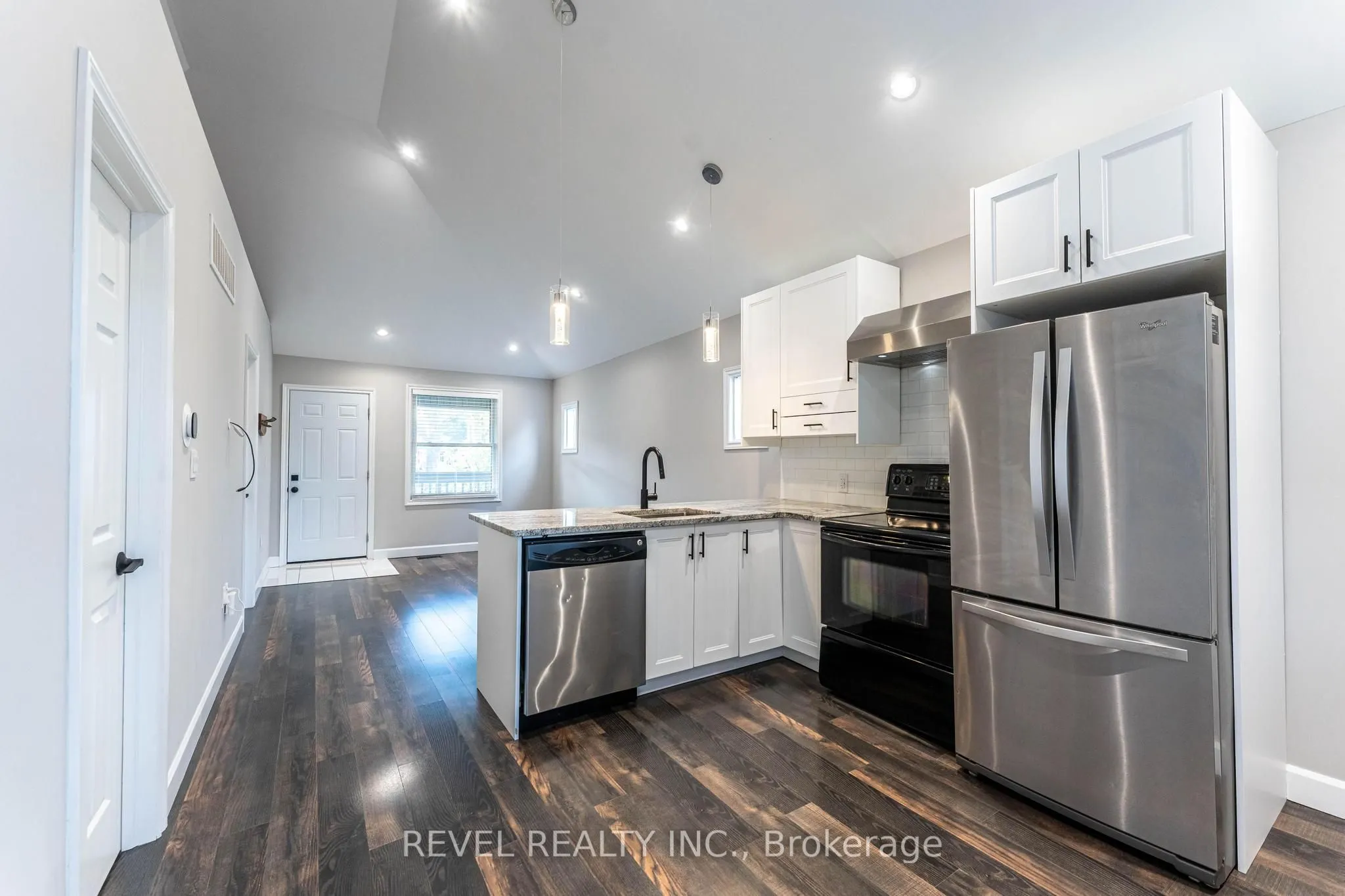 222 Kensington Avenue N