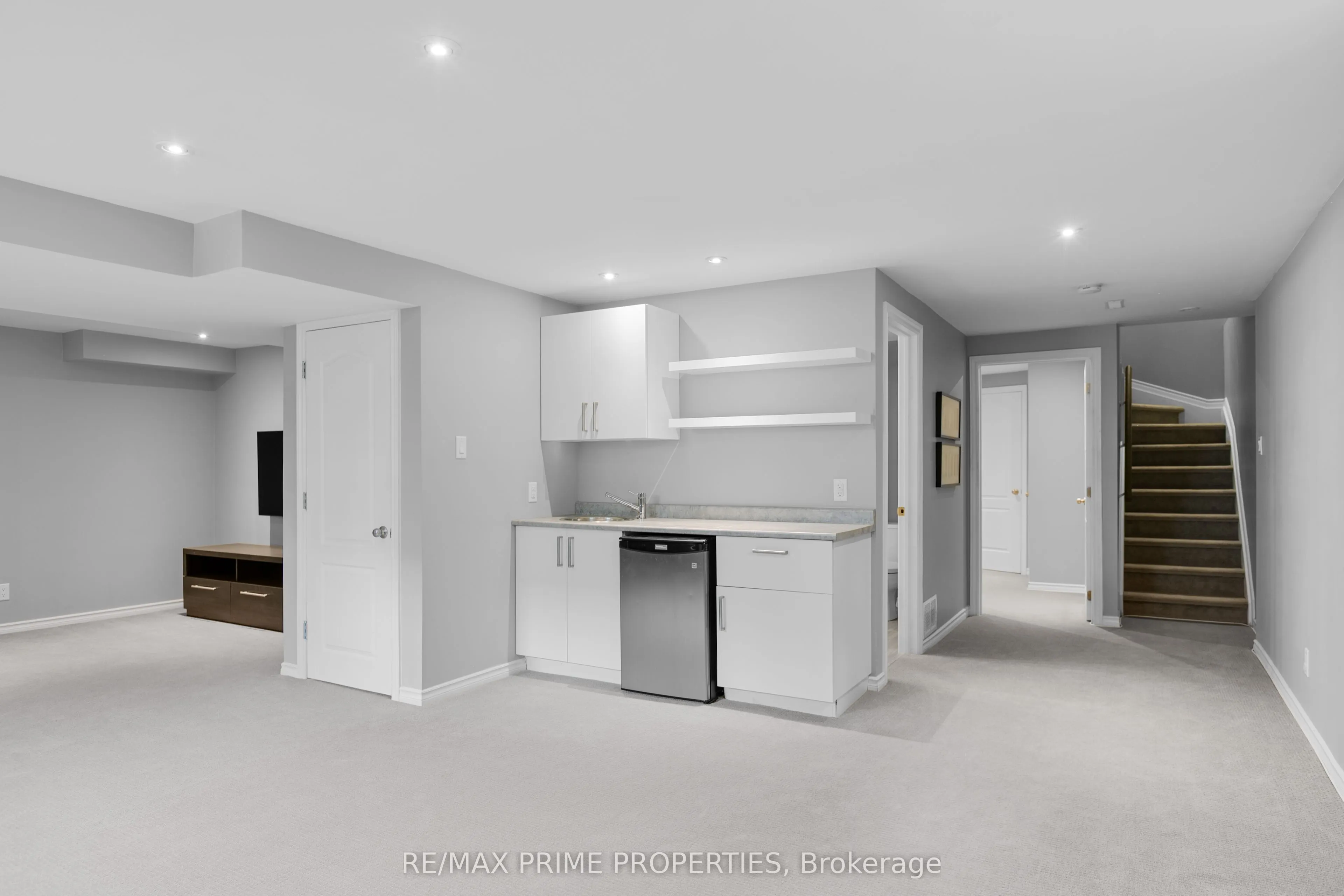 526 Golden Sedge Way