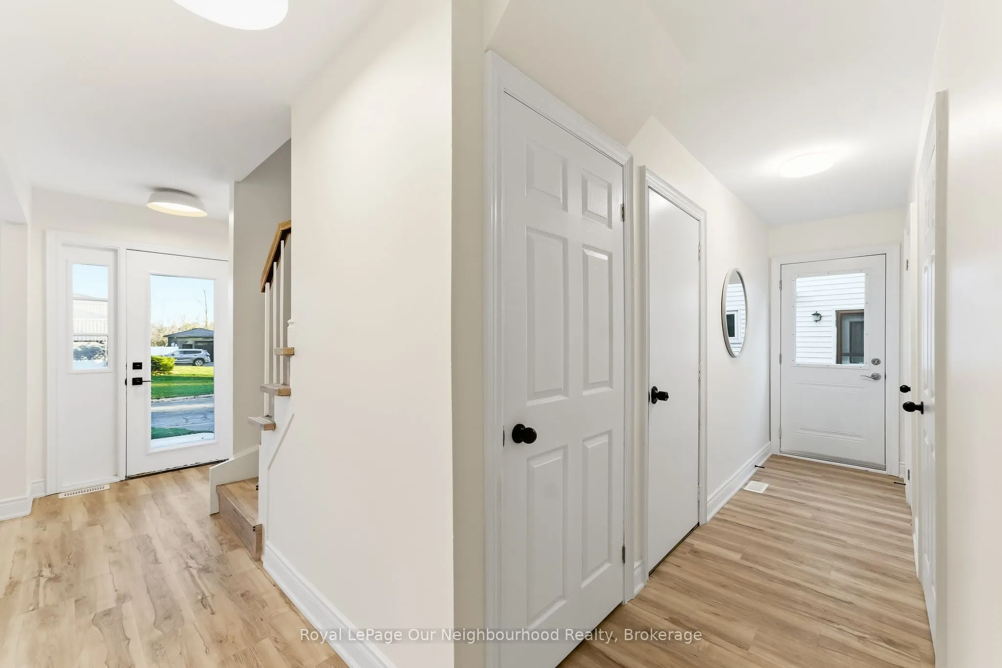 2552 Farmcrest Avenue