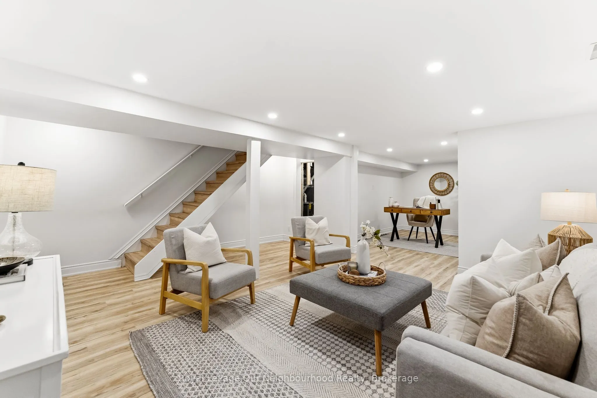 2552 Farmcrest Avenue