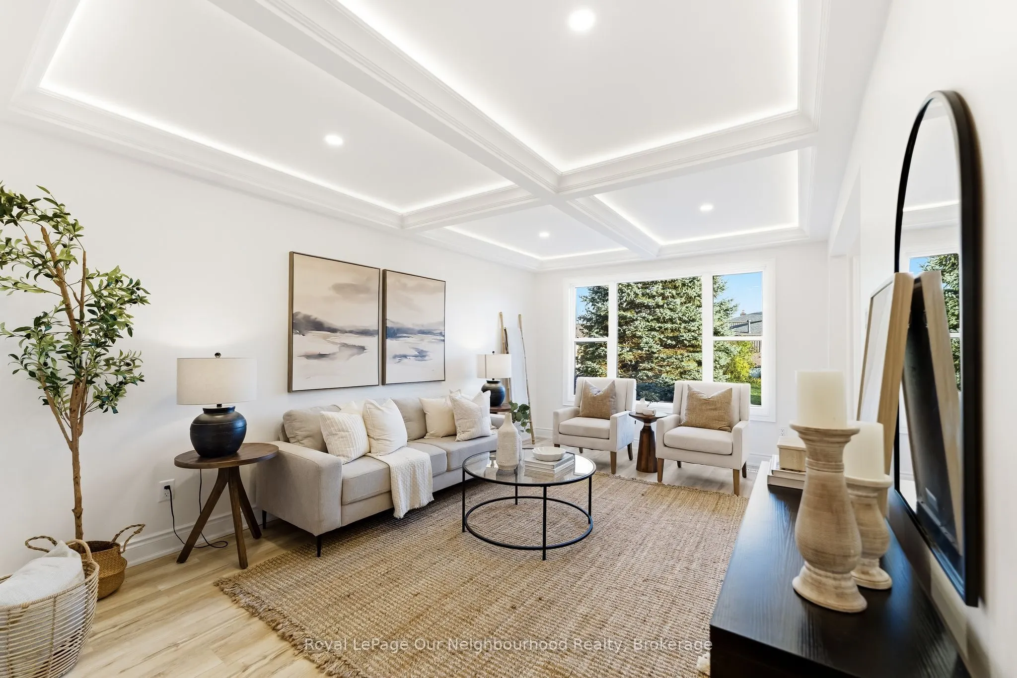 2552 Farmcrest Avenue