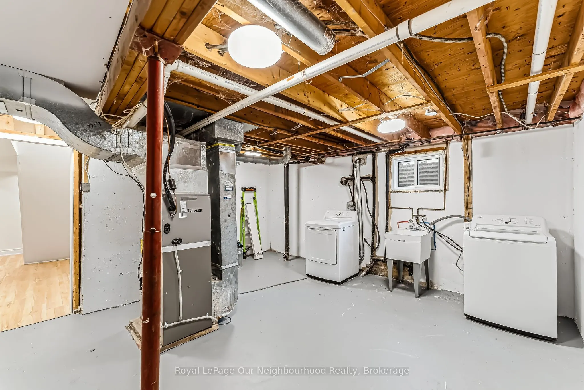 2552 Farmcrest Avenue