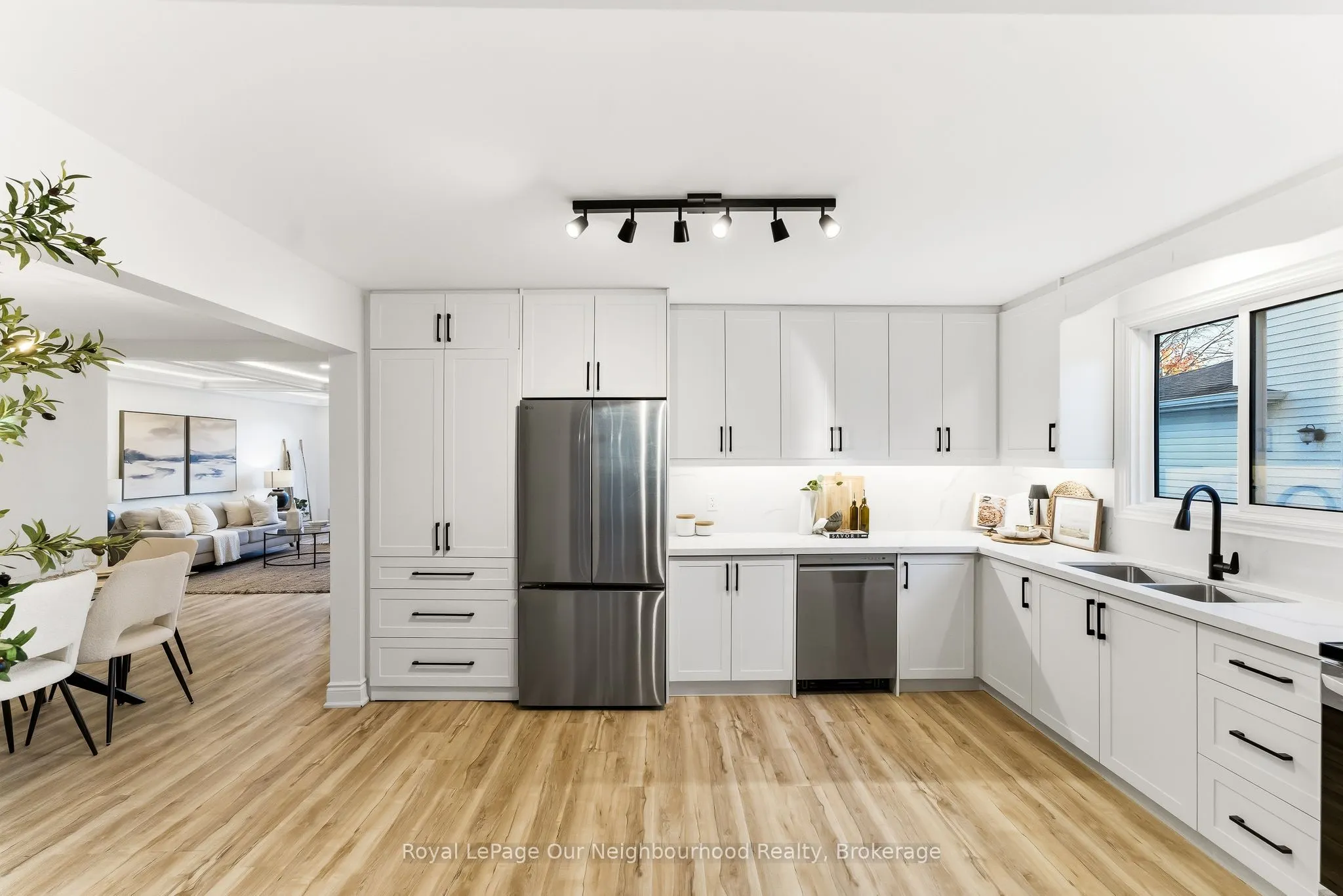 2552 Farmcrest Avenue