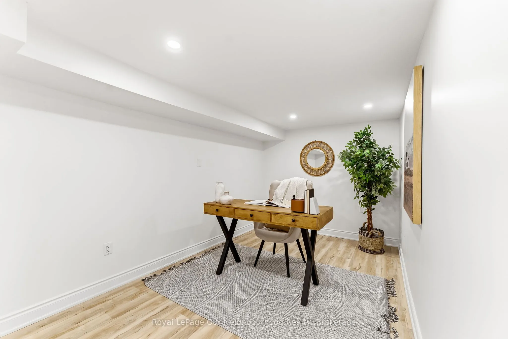 2552 Farmcrest Avenue