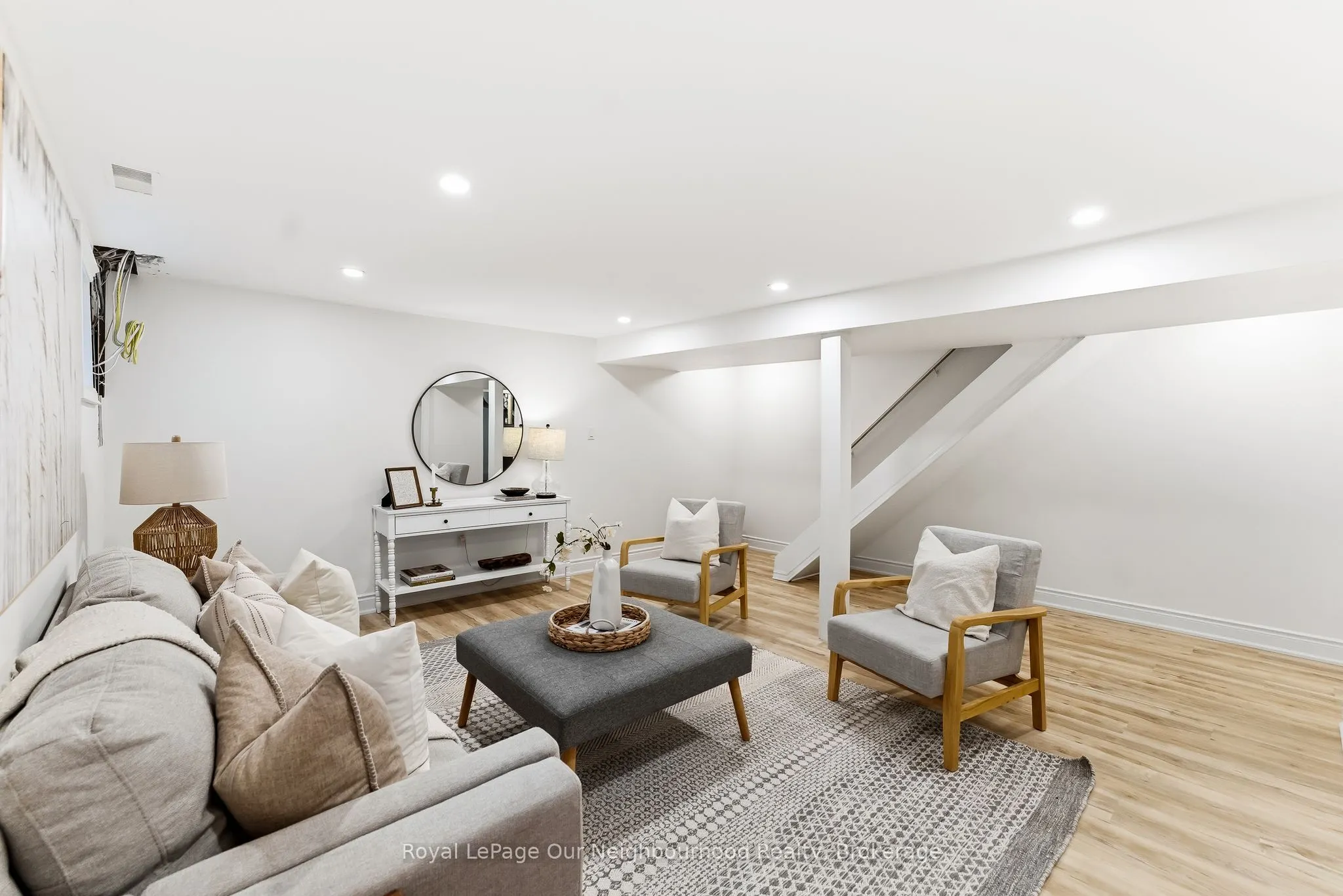 2552 Farmcrest Avenue