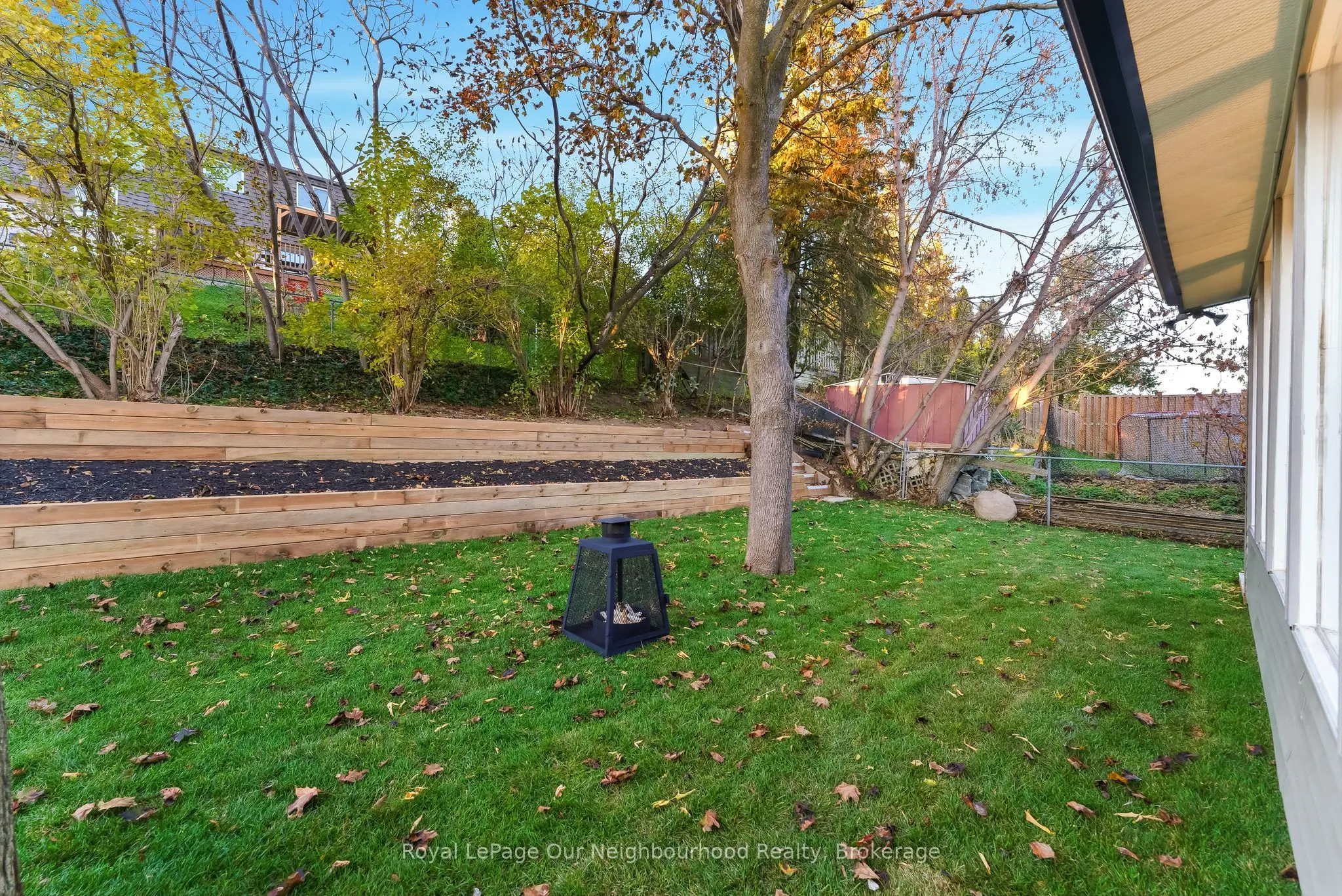 2552 Farmcrest Avenue