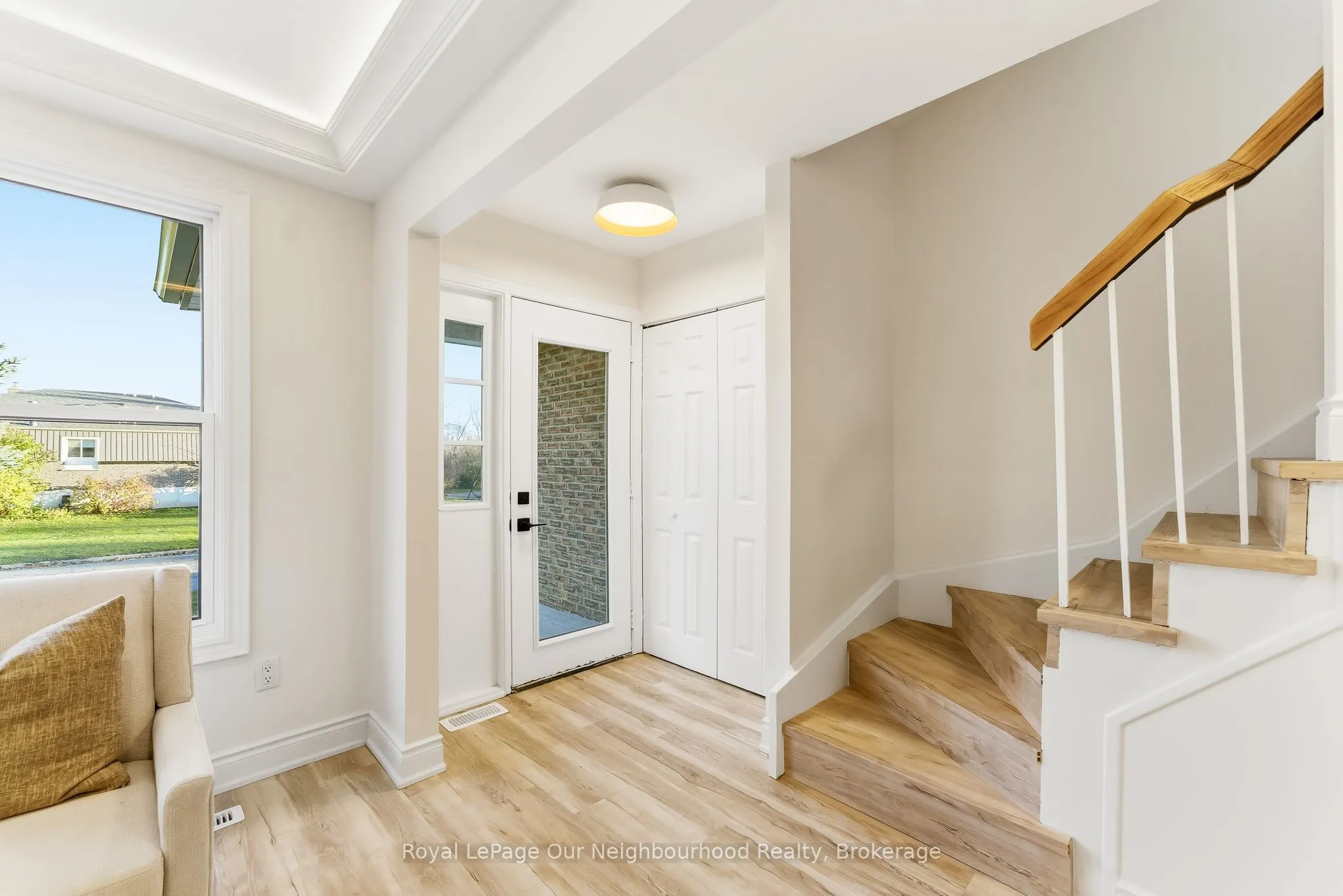 2552 Farmcrest Avenue