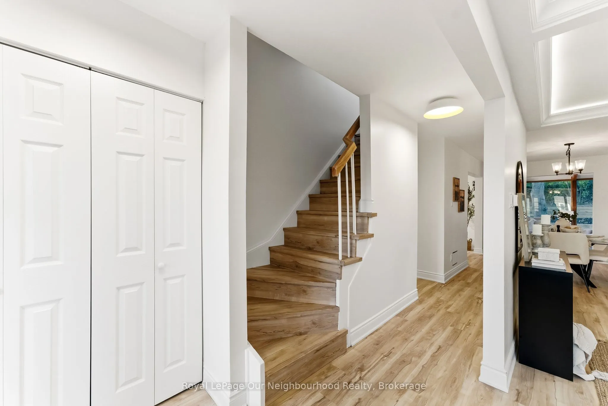 2552 Farmcrest Avenue