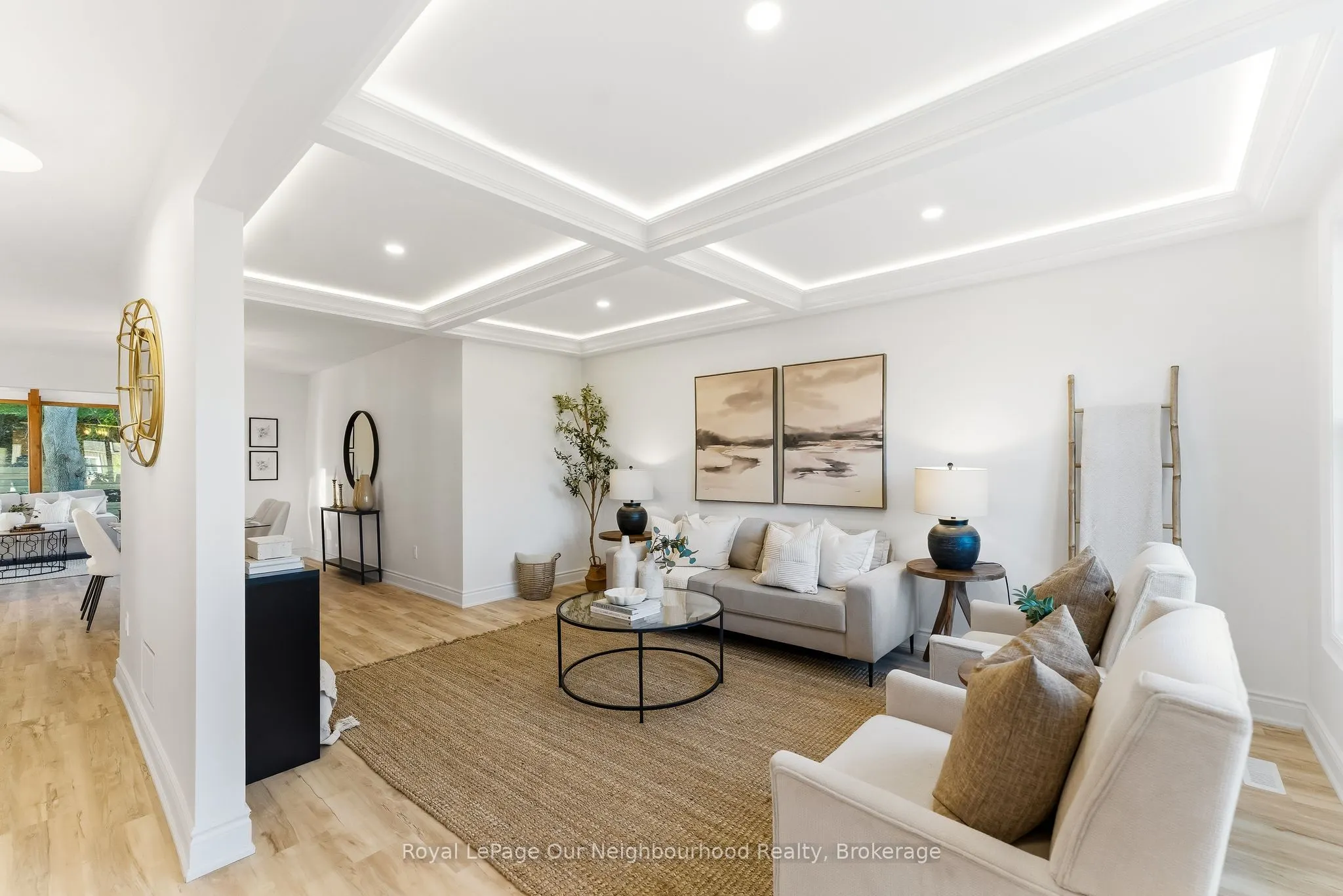 2552 Farmcrest Avenue