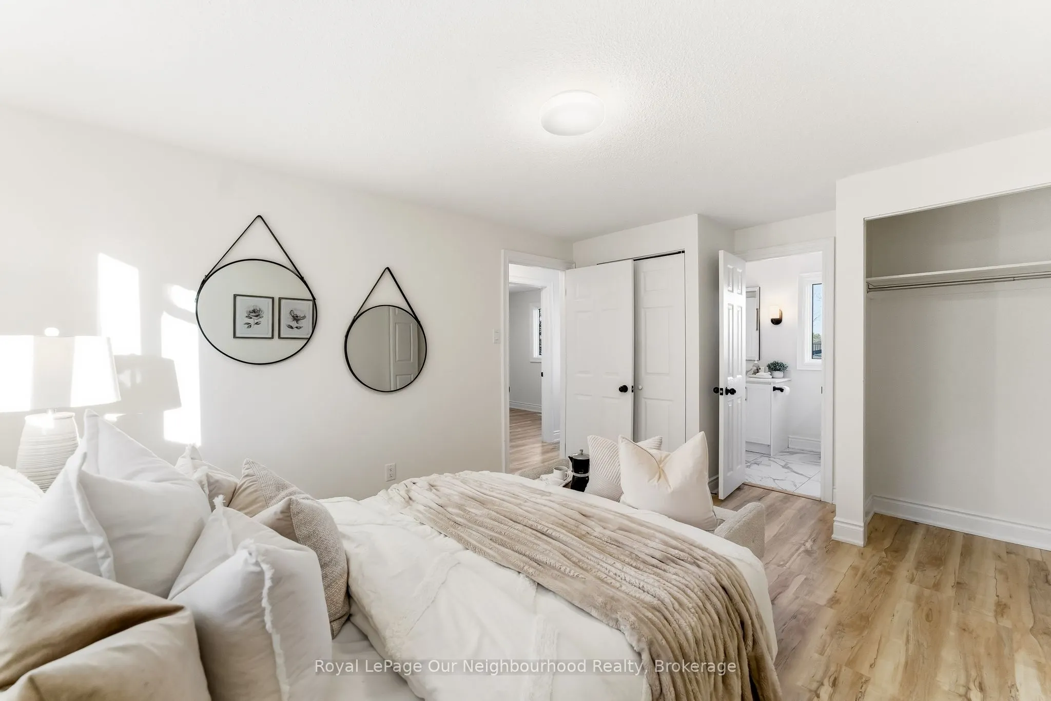 2552 Farmcrest Avenue