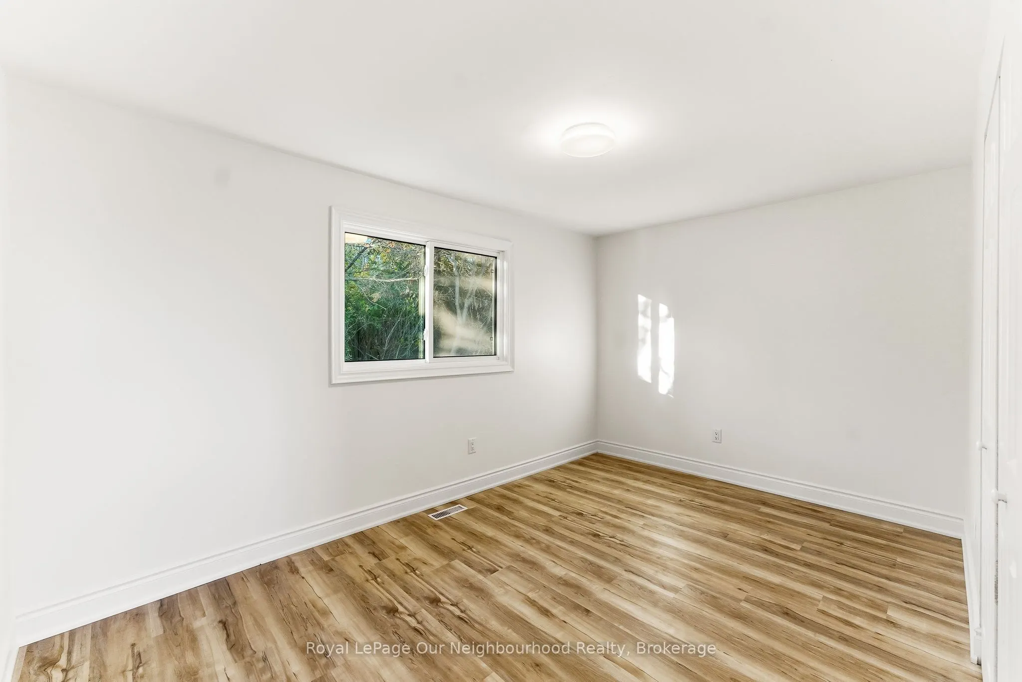 2552 Farmcrest Avenue