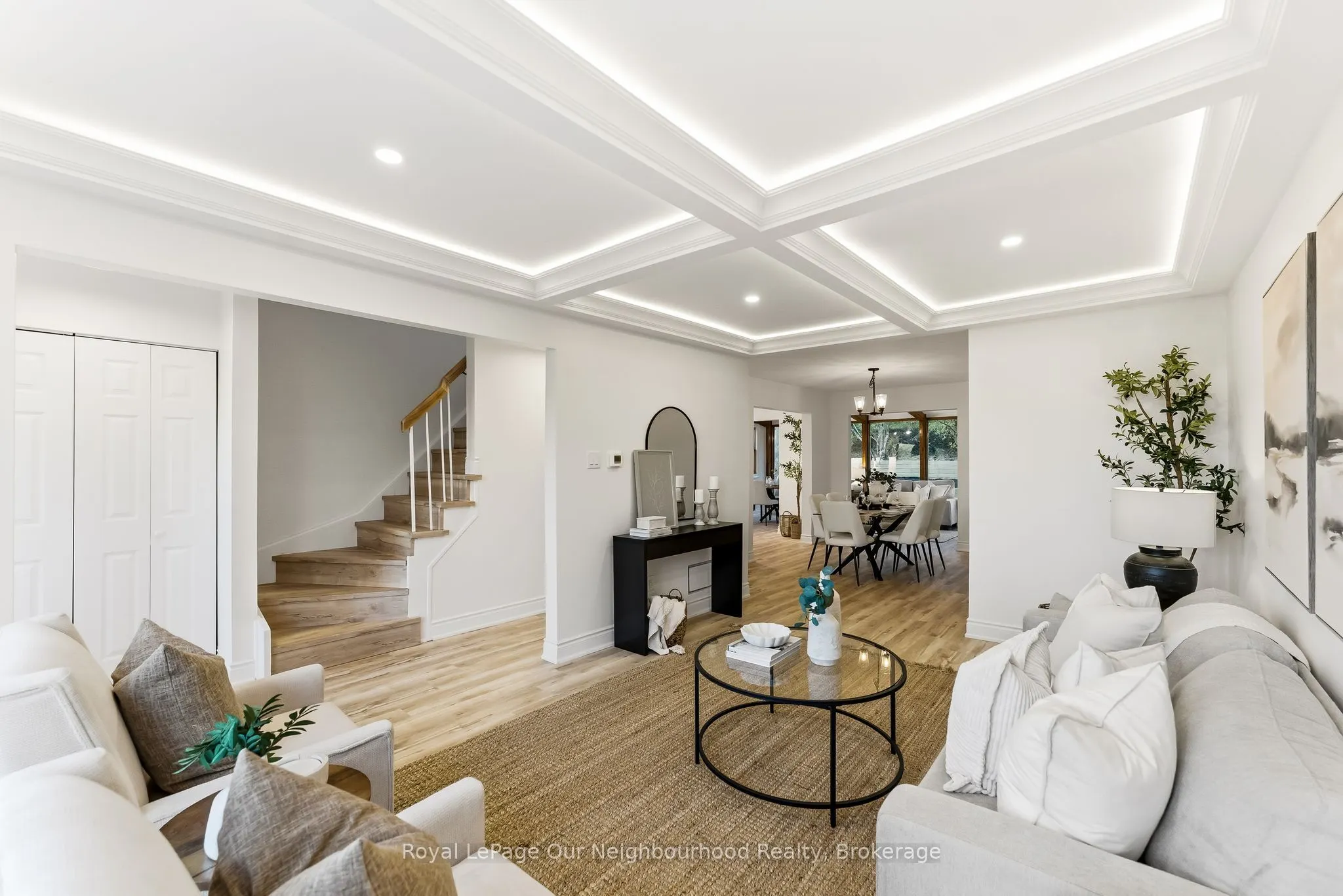 2552 Farmcrest Avenue