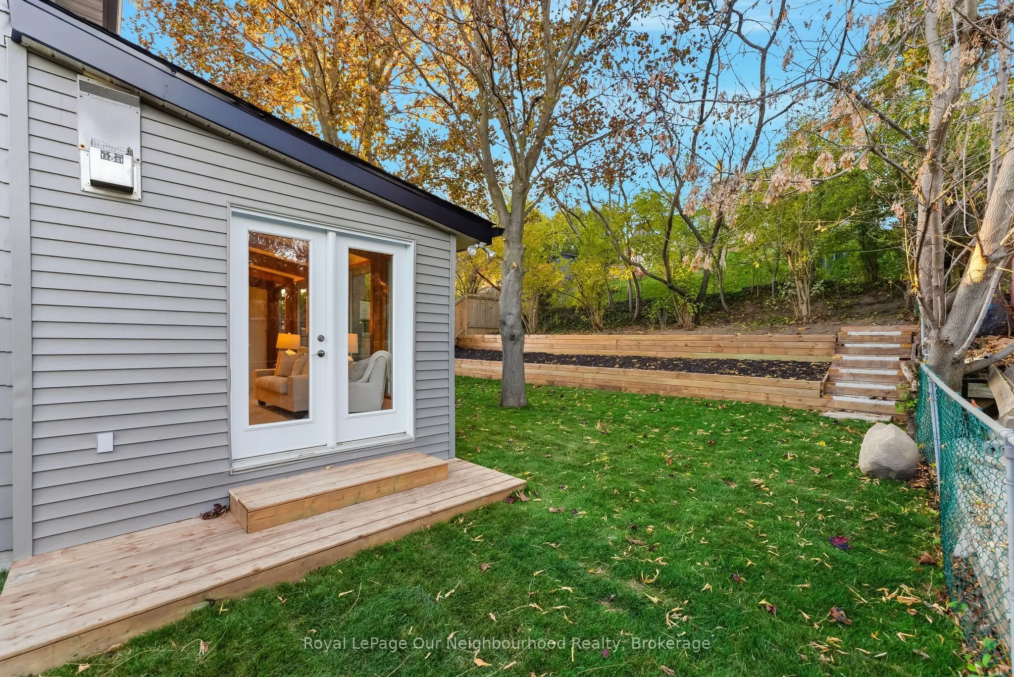 2552 Farmcrest Avenue