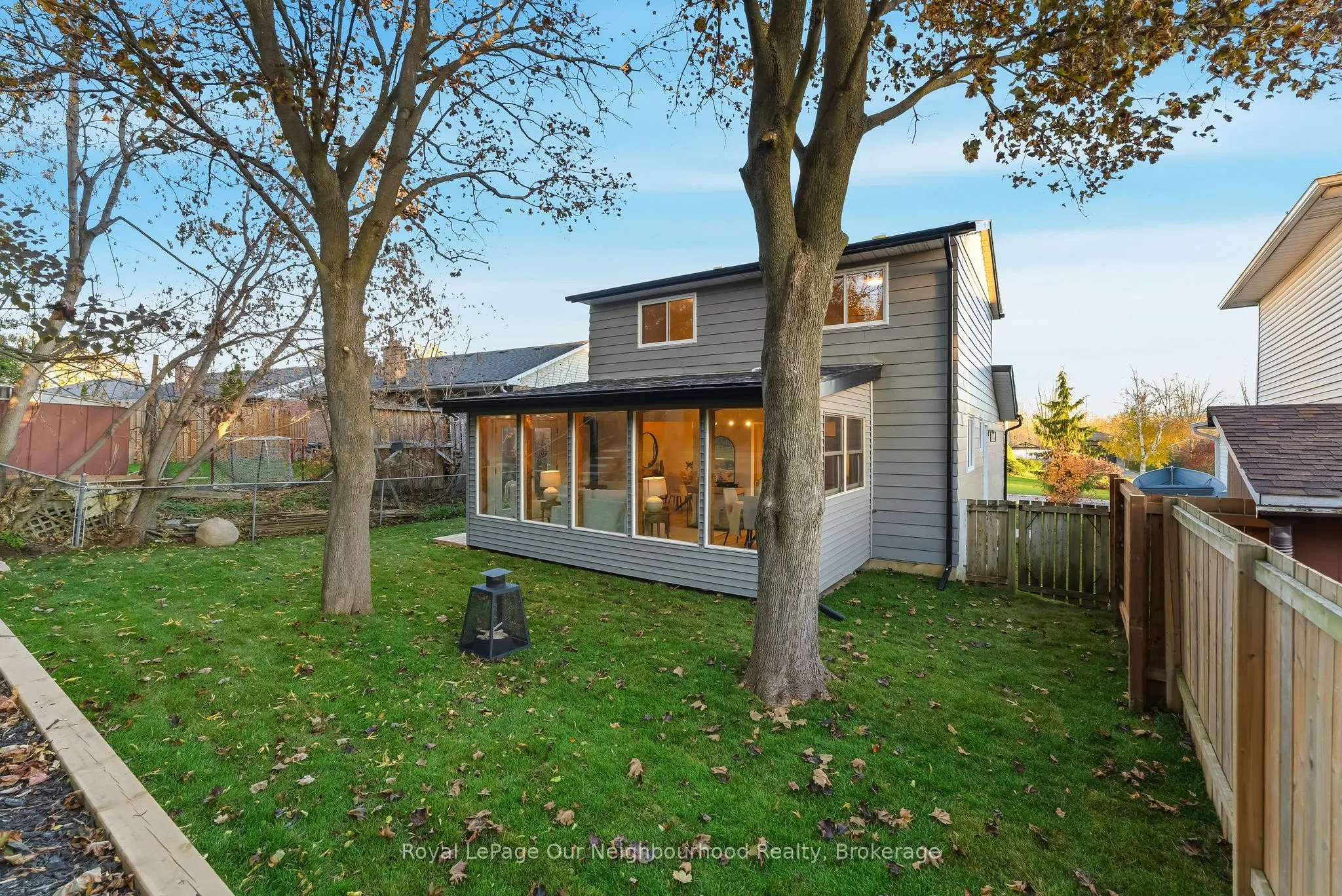 2552 Farmcrest Avenue