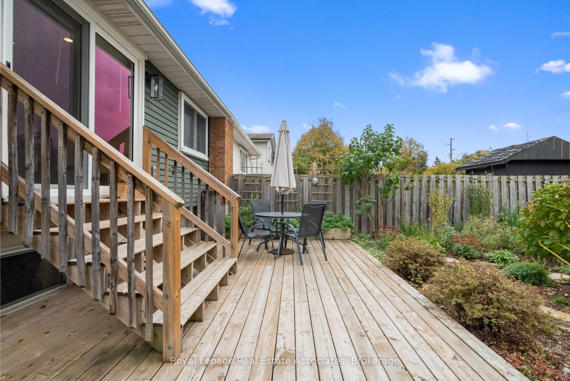 86 Queensdale Crescent