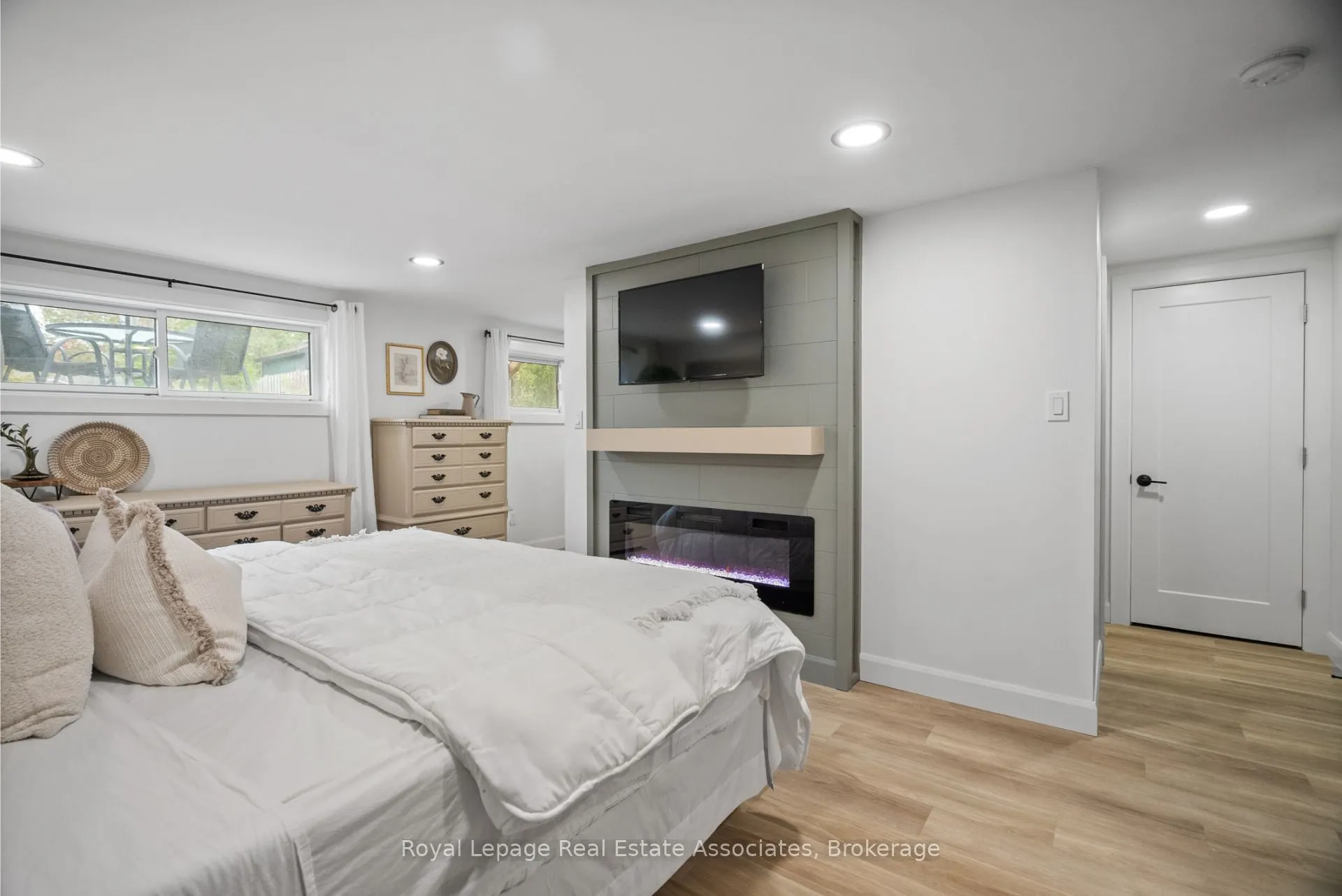 86 Queensdale Crescent