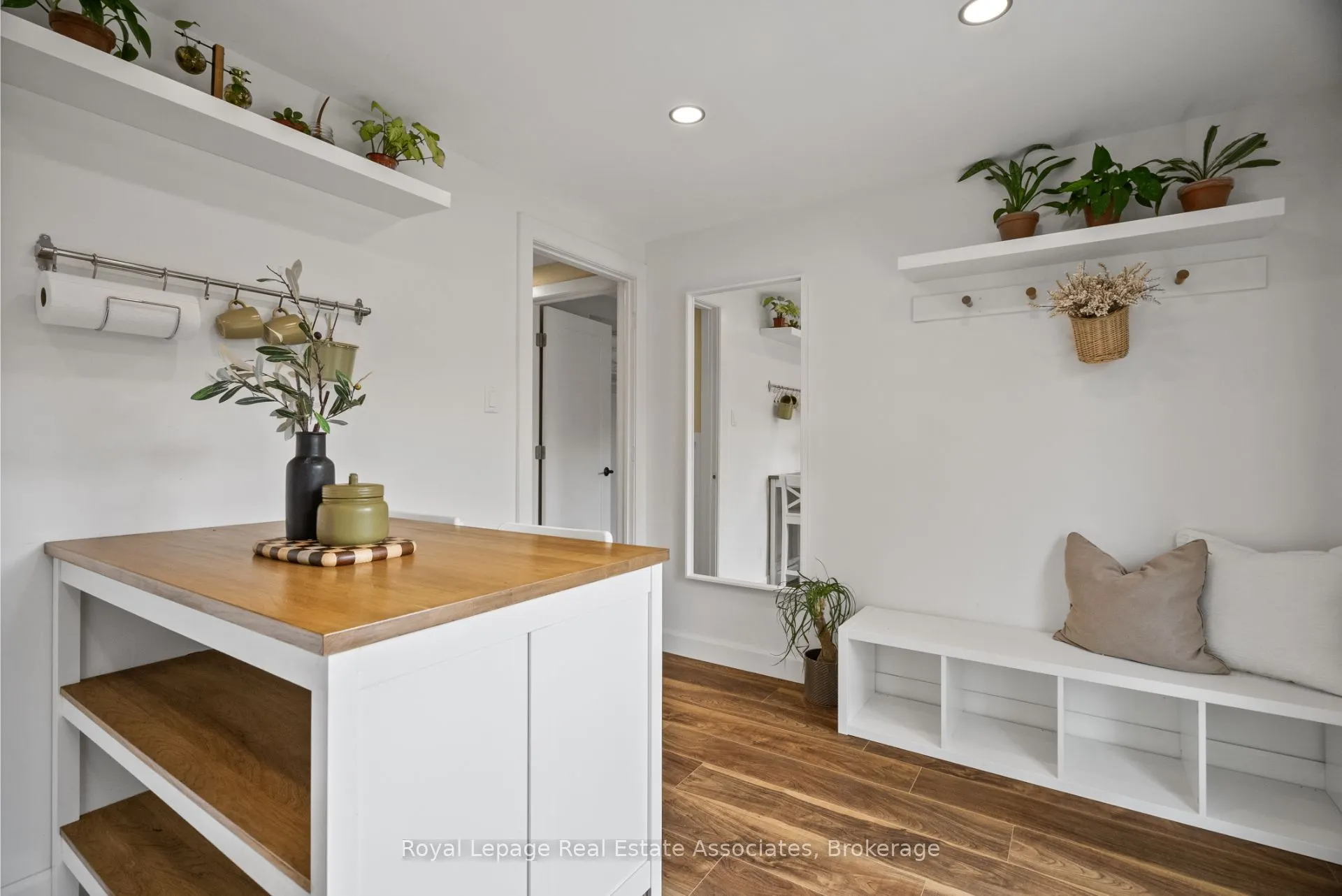 86 Queensdale Crescent