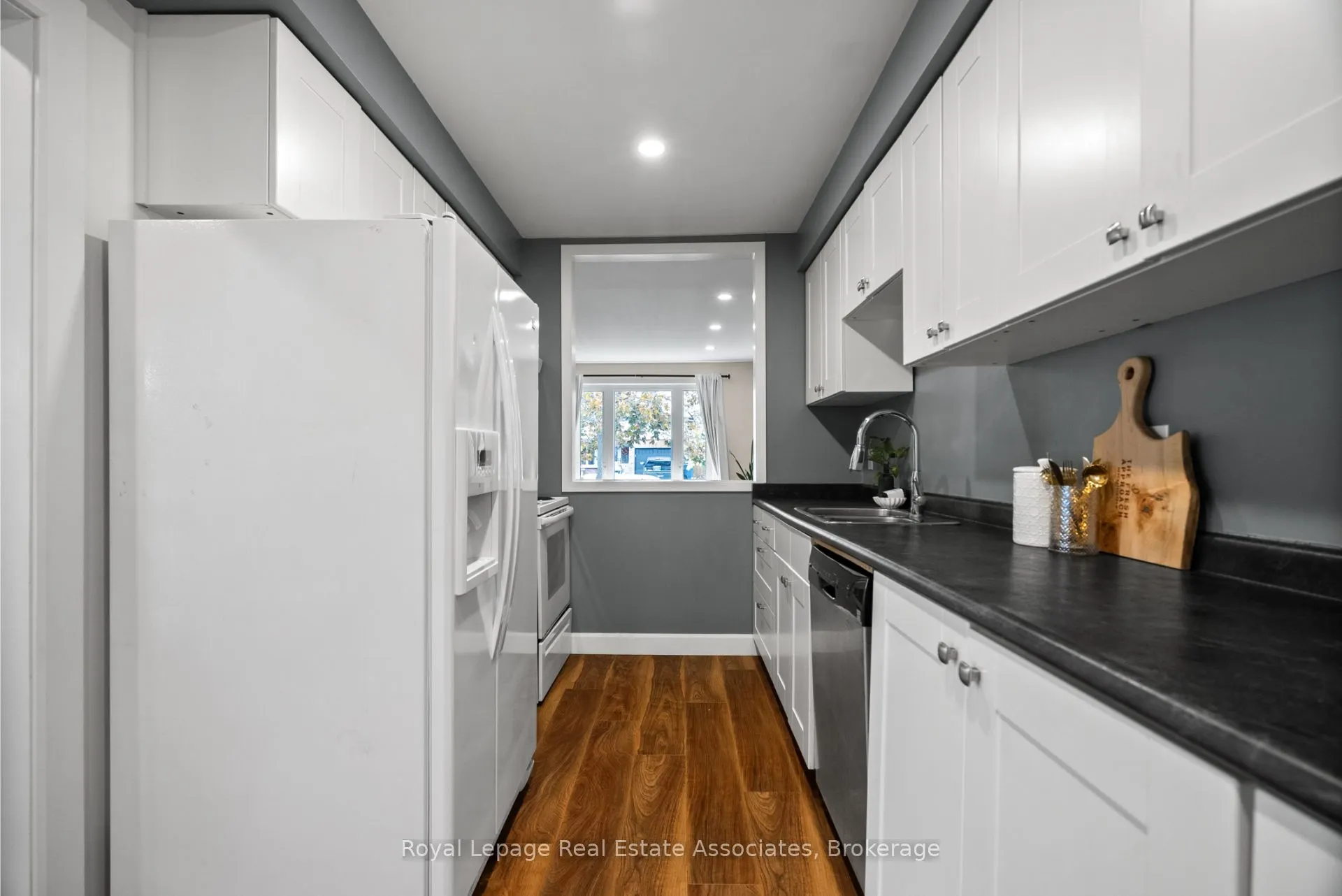 86 Queensdale Crescent