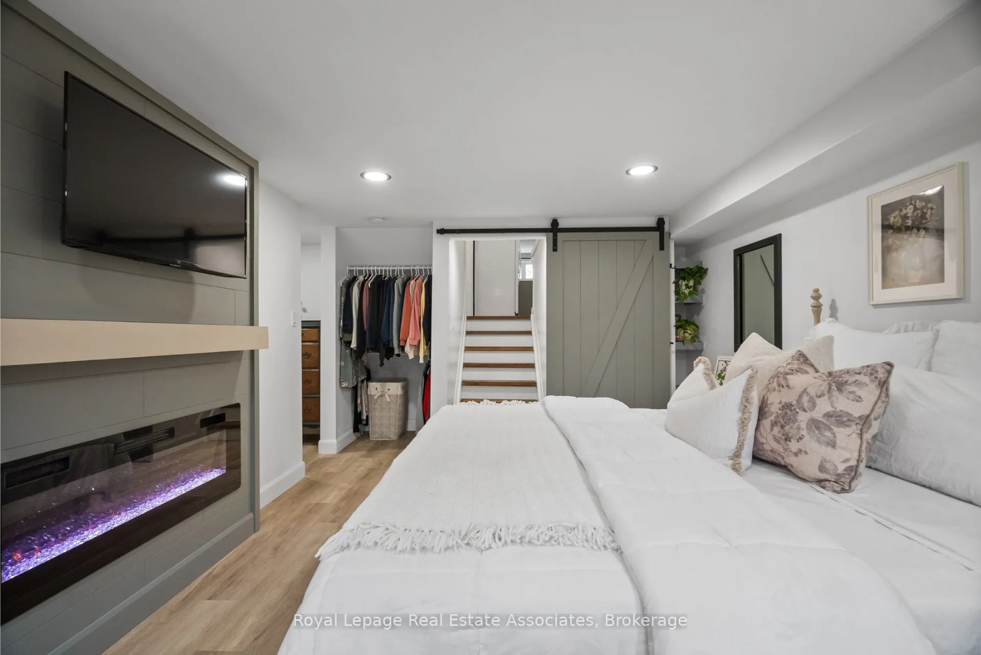 86 Queensdale Crescent