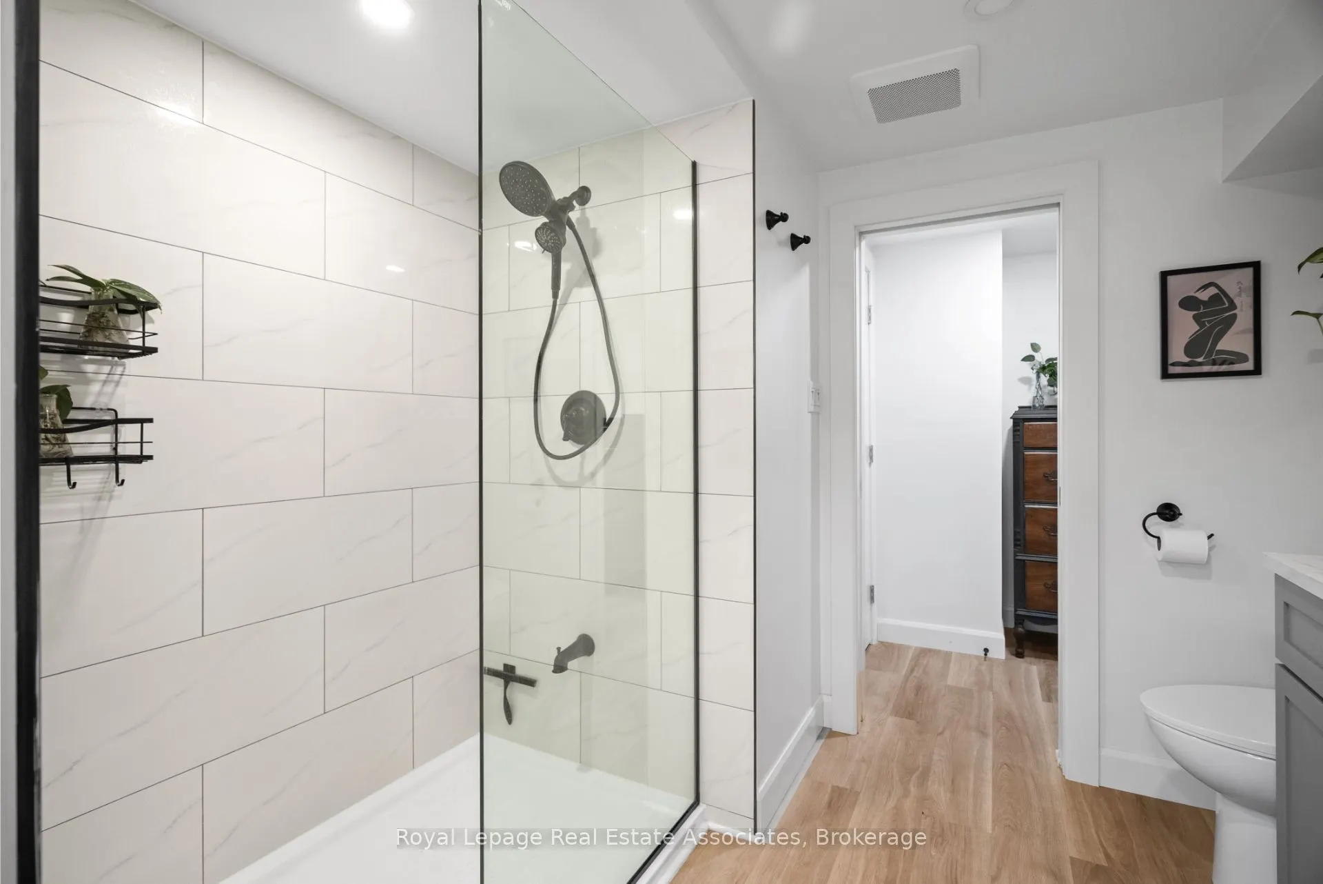 86 Queensdale Crescent