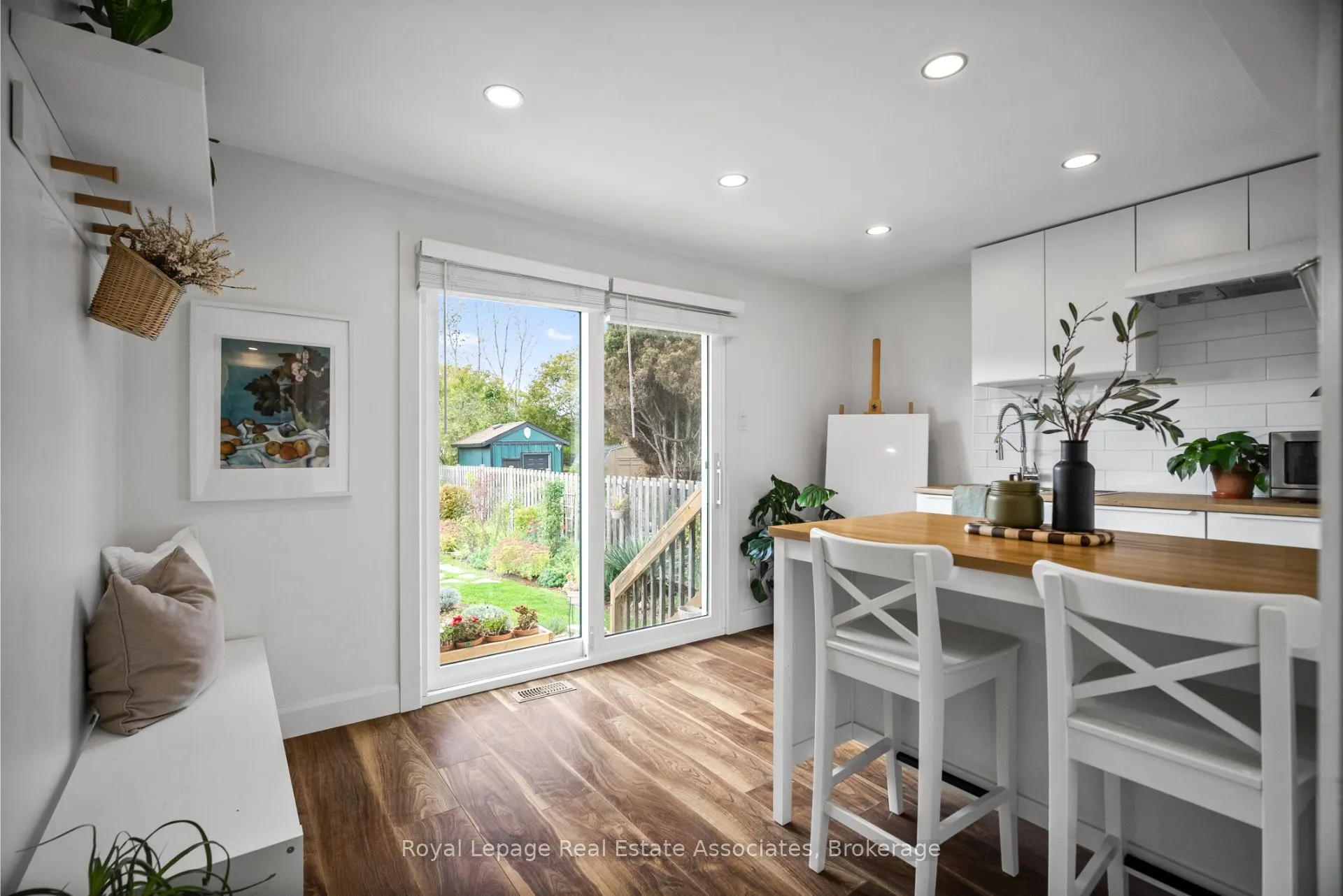 86 Queensdale Crescent