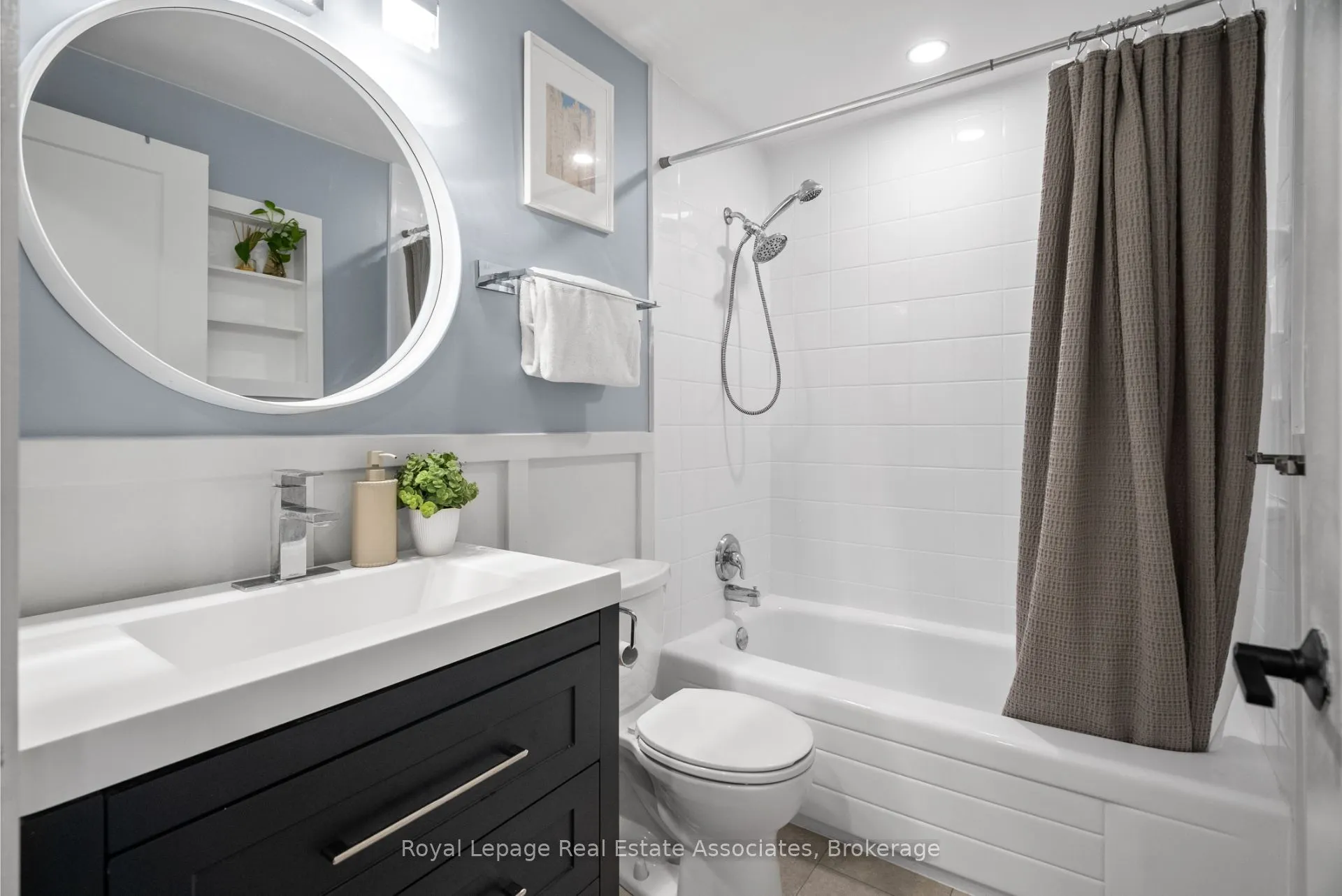 86 Queensdale Crescent