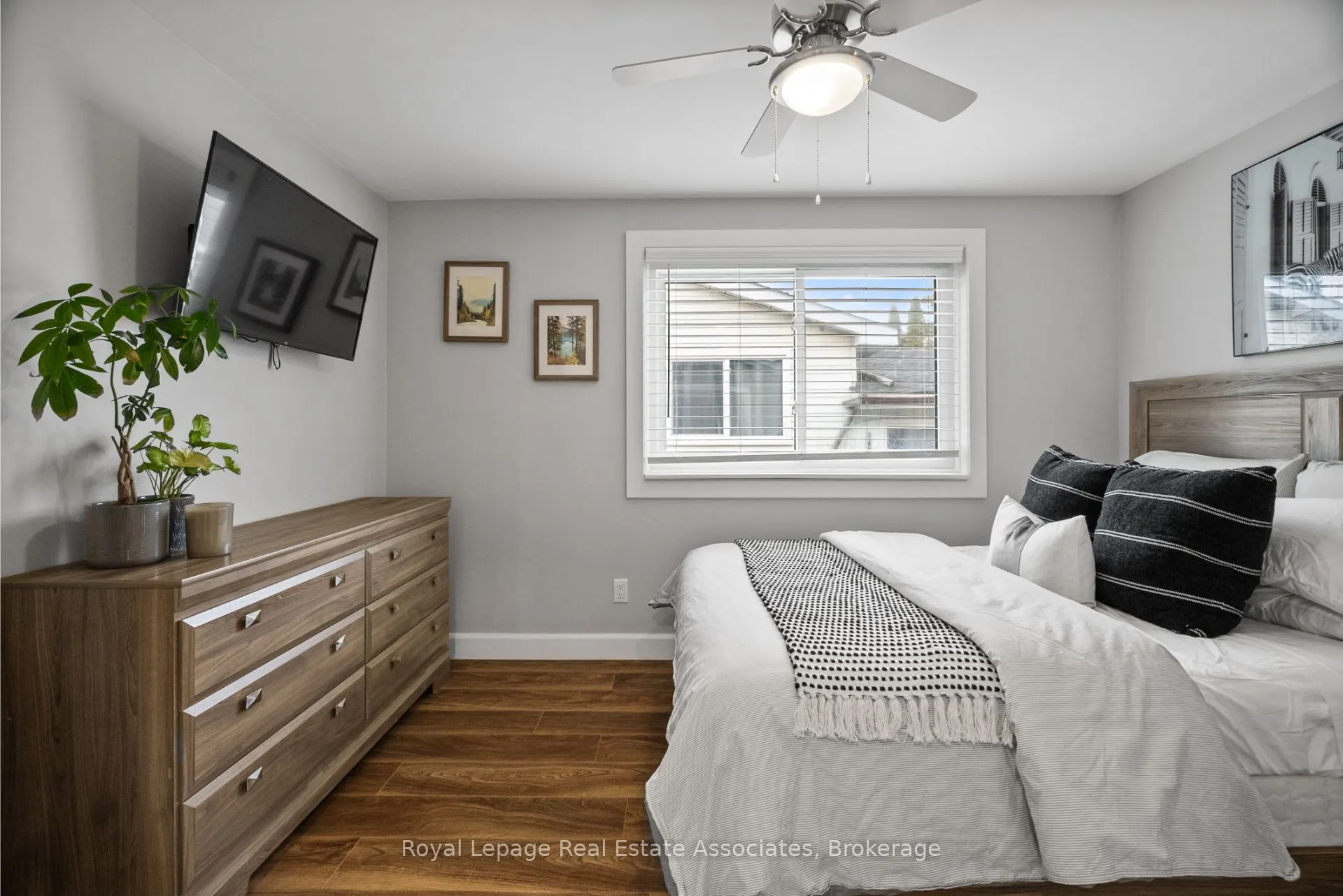 86 Queensdale Crescent