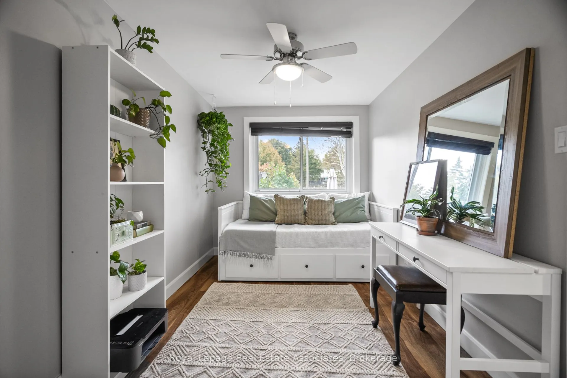 86 Queensdale Crescent