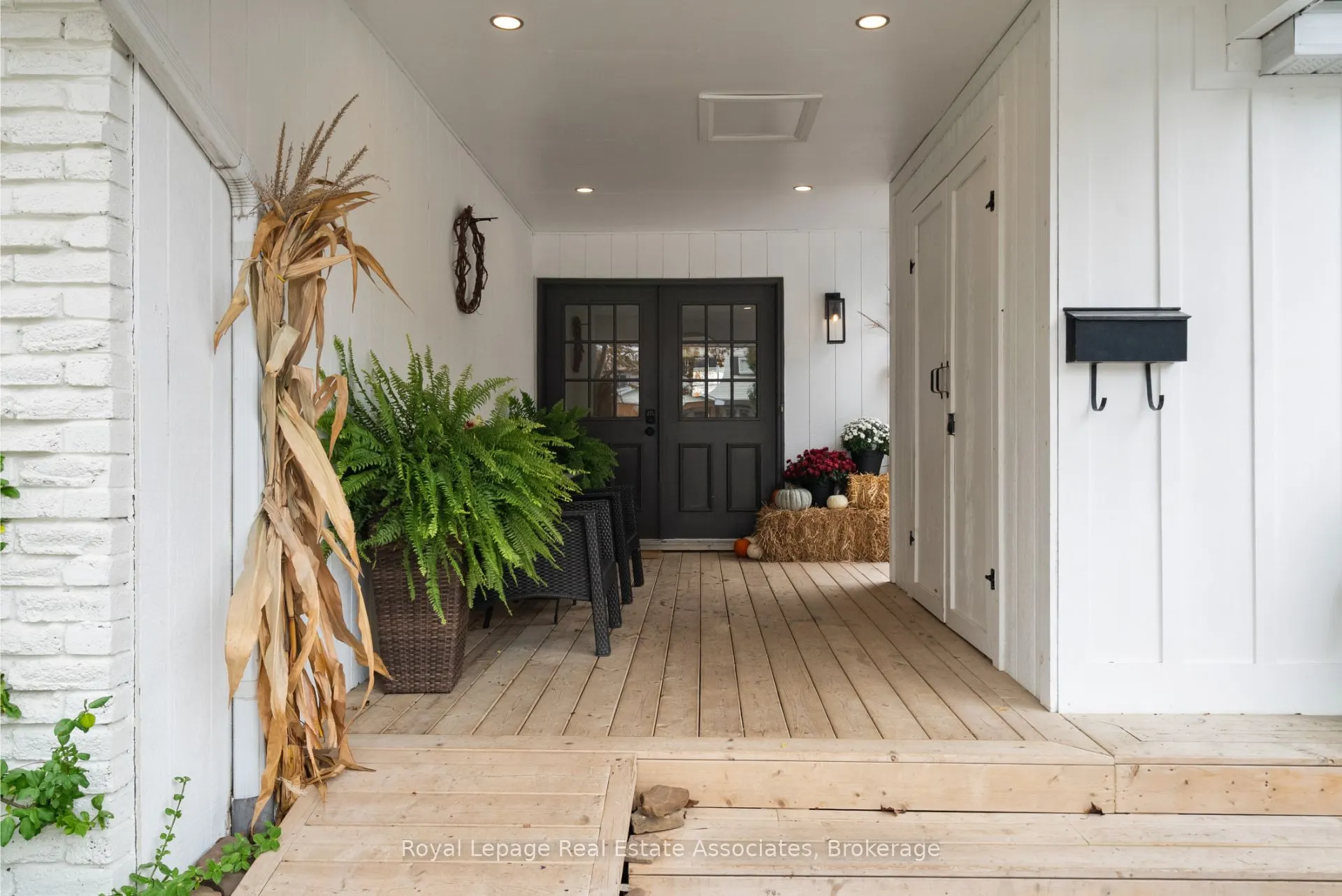 86 Queensdale Crescent