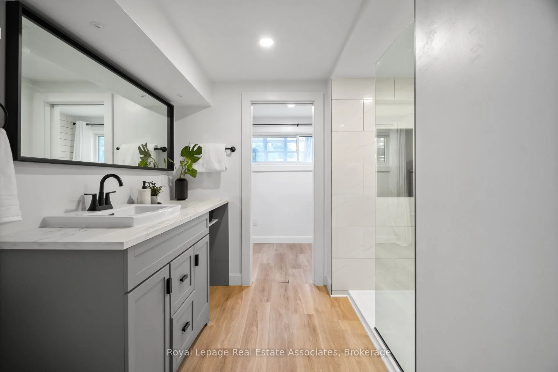 86 Queensdale Crescent