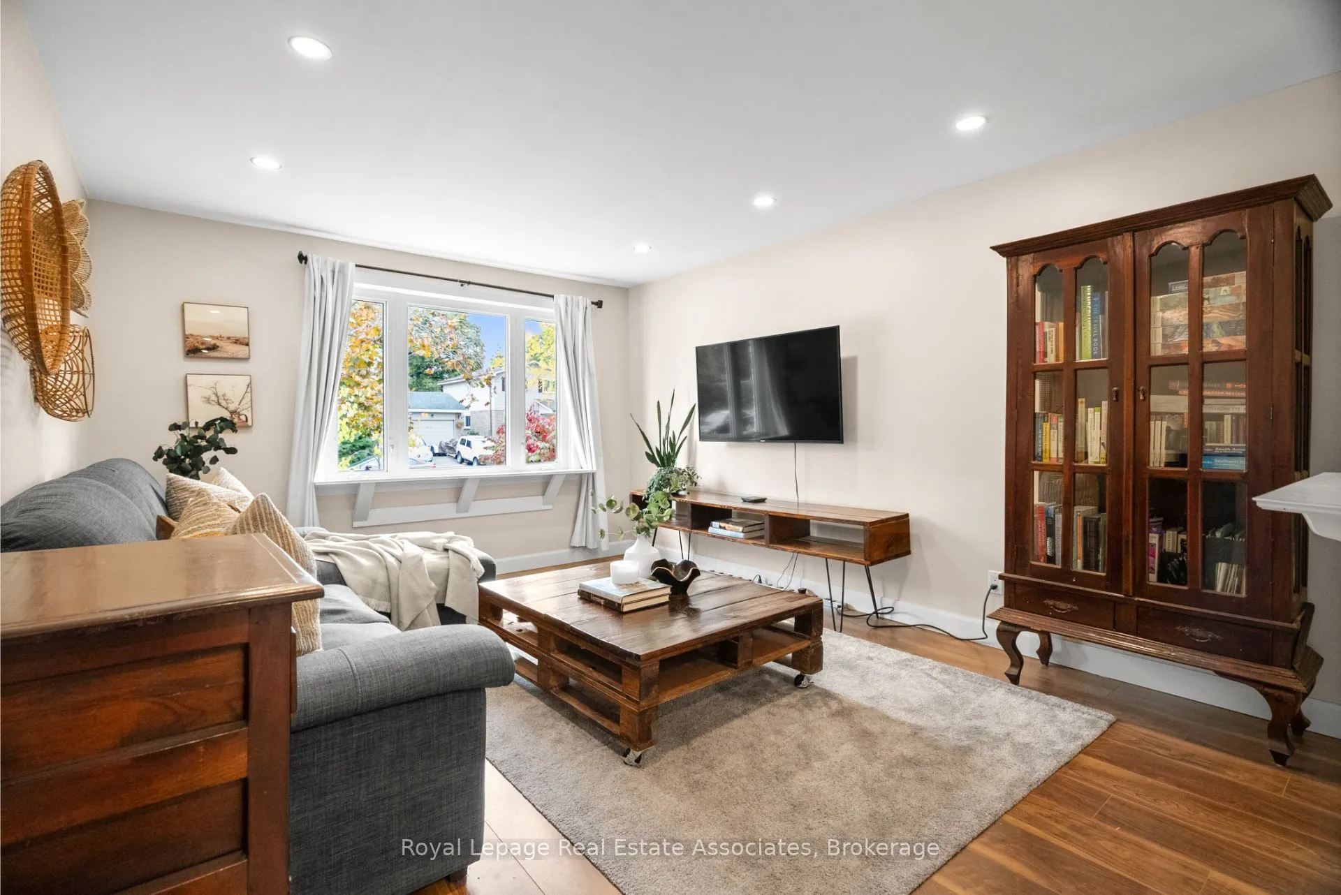 86 Queensdale Crescent