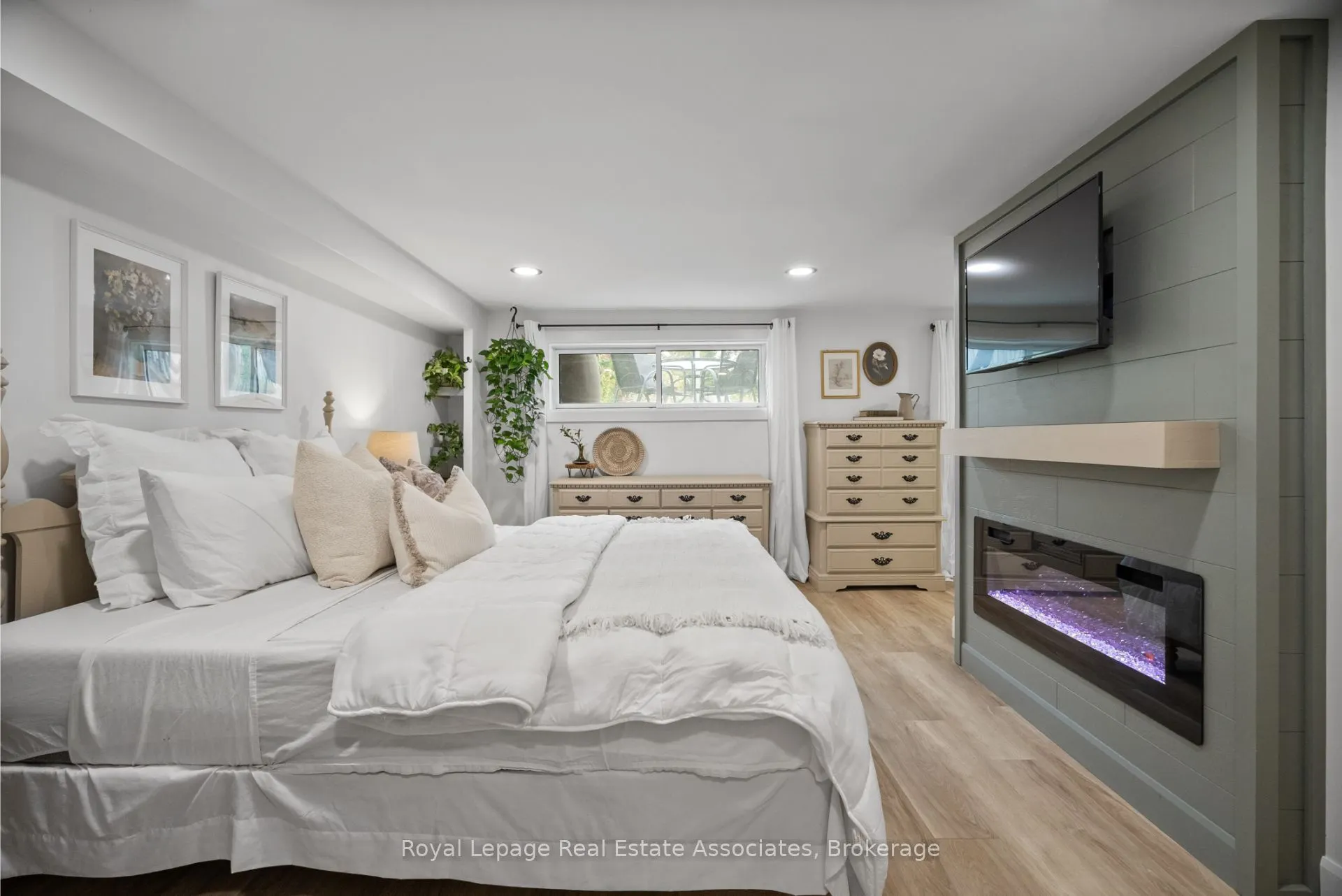 86 Queensdale Crescent