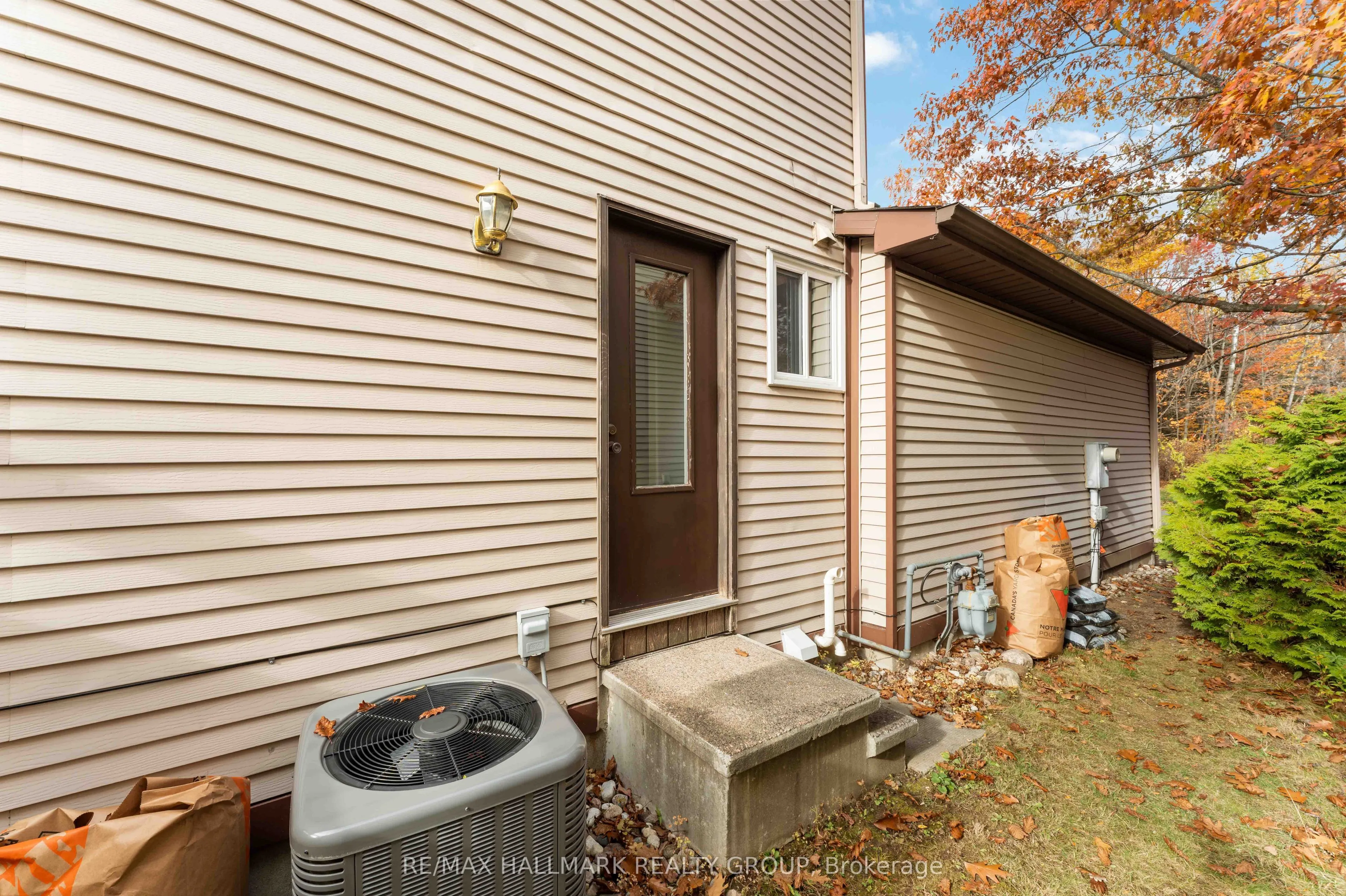 1655 Des Broussailles Terrace