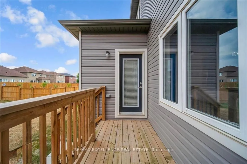 44 Cottonwood Crescent