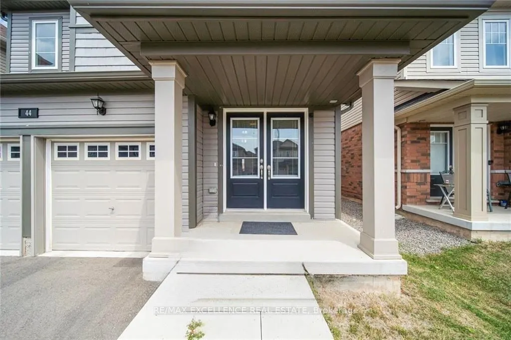 44 Cottonwood Crescent