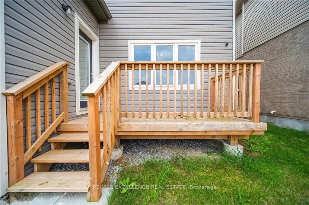 44 Cottonwood Crescent