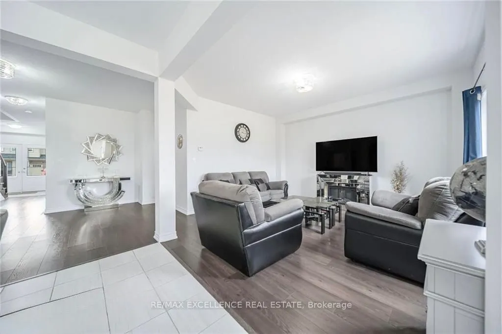 44 Cottonwood Crescent