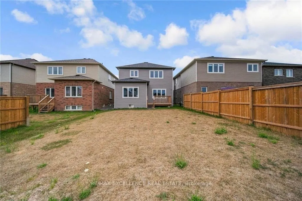 44 Cottonwood Crescent