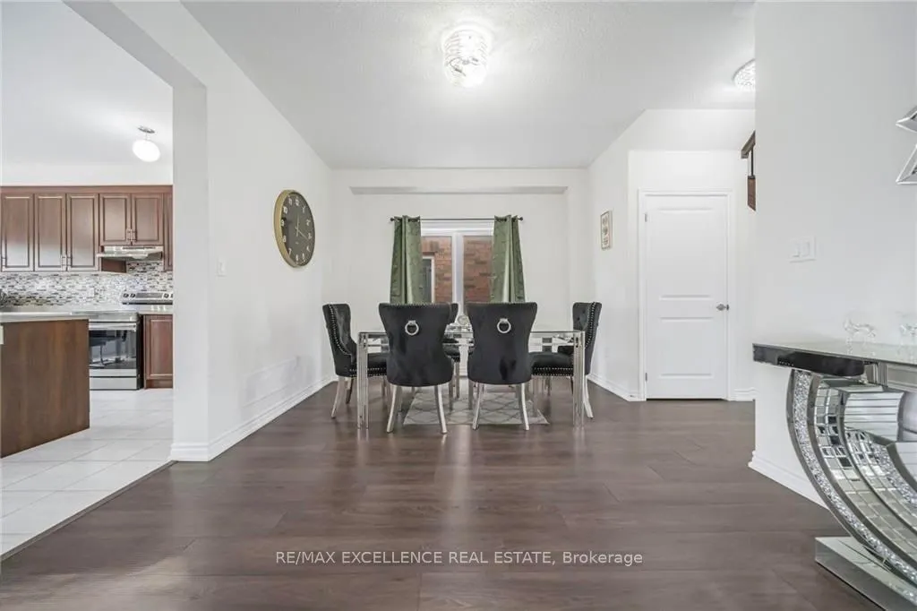 44 Cottonwood Crescent