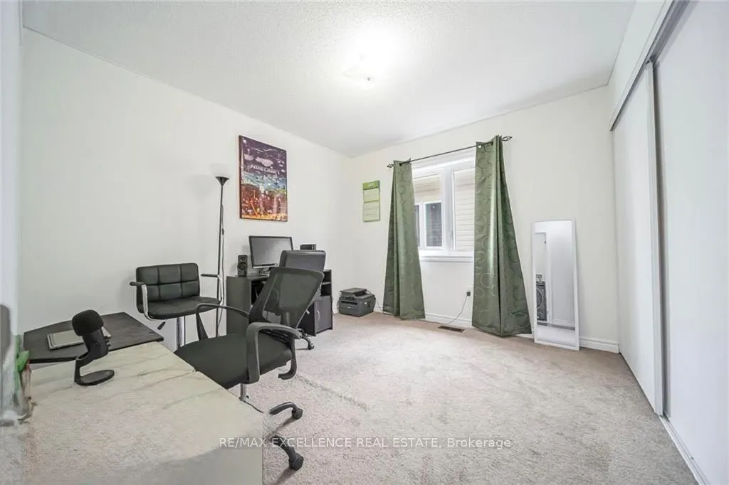 44 Cottonwood Crescent