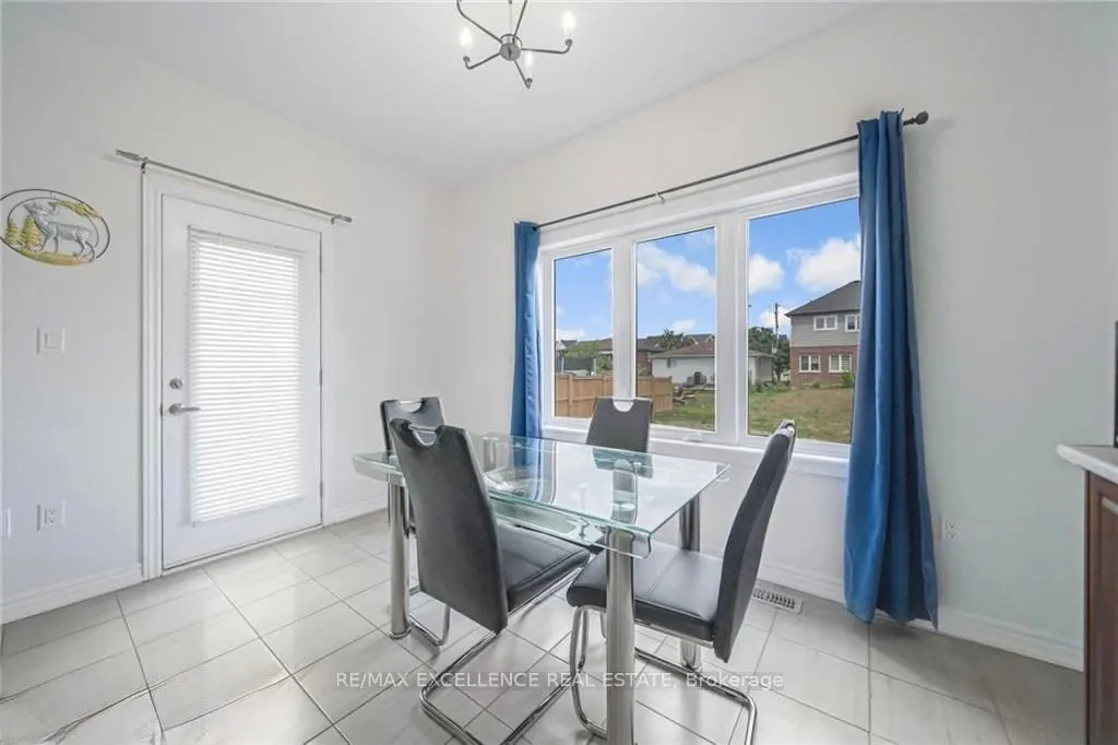 44 Cottonwood Crescent