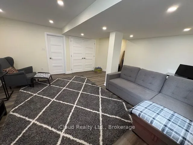 521 Honeylocust Avenue