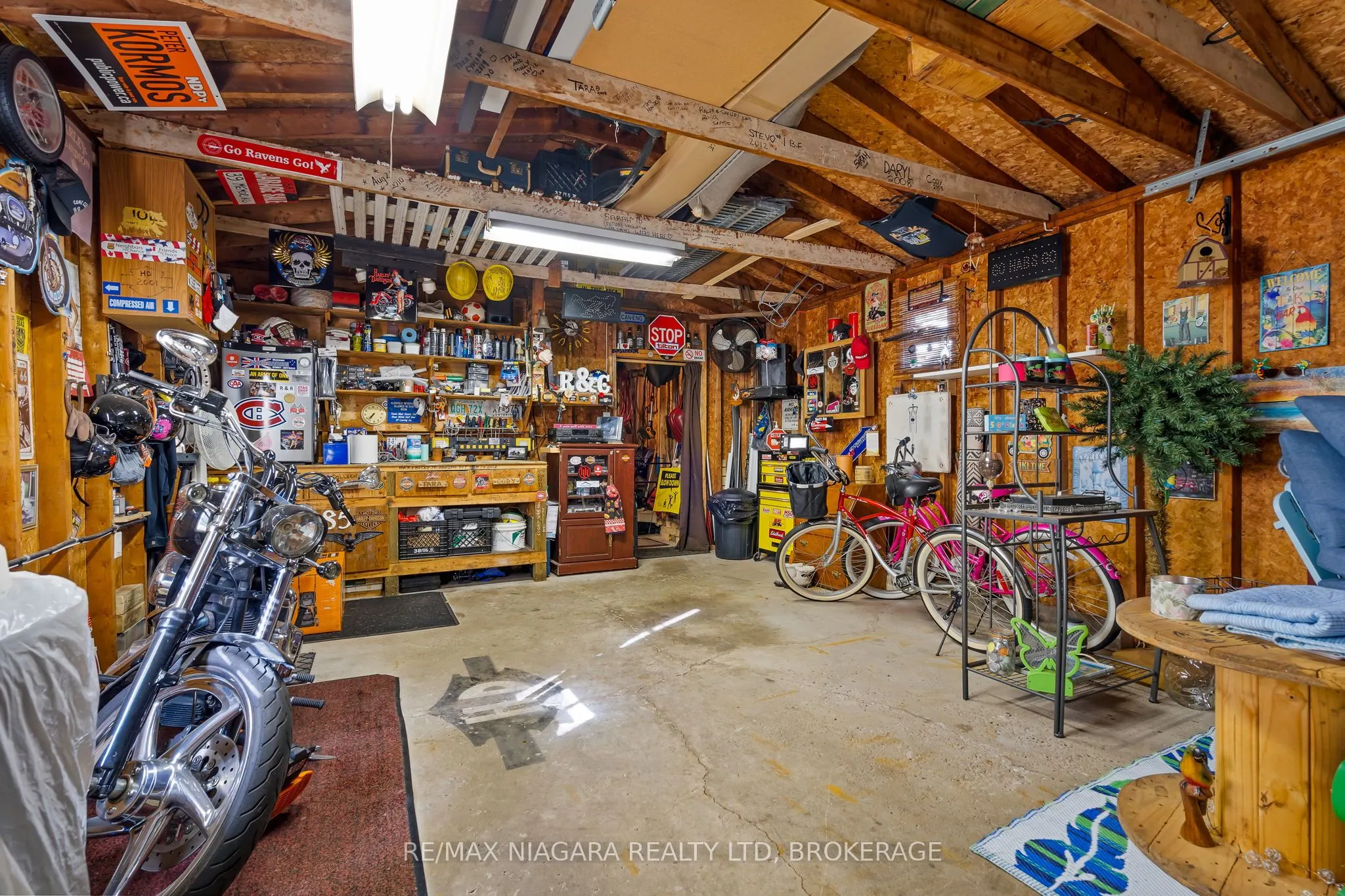 85 Golden Boulevard W