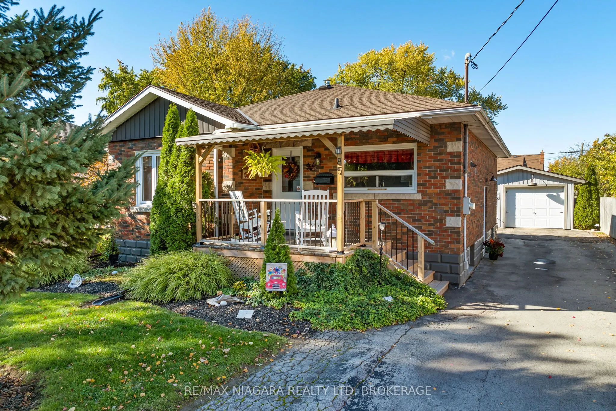 85 Golden Boulevard W