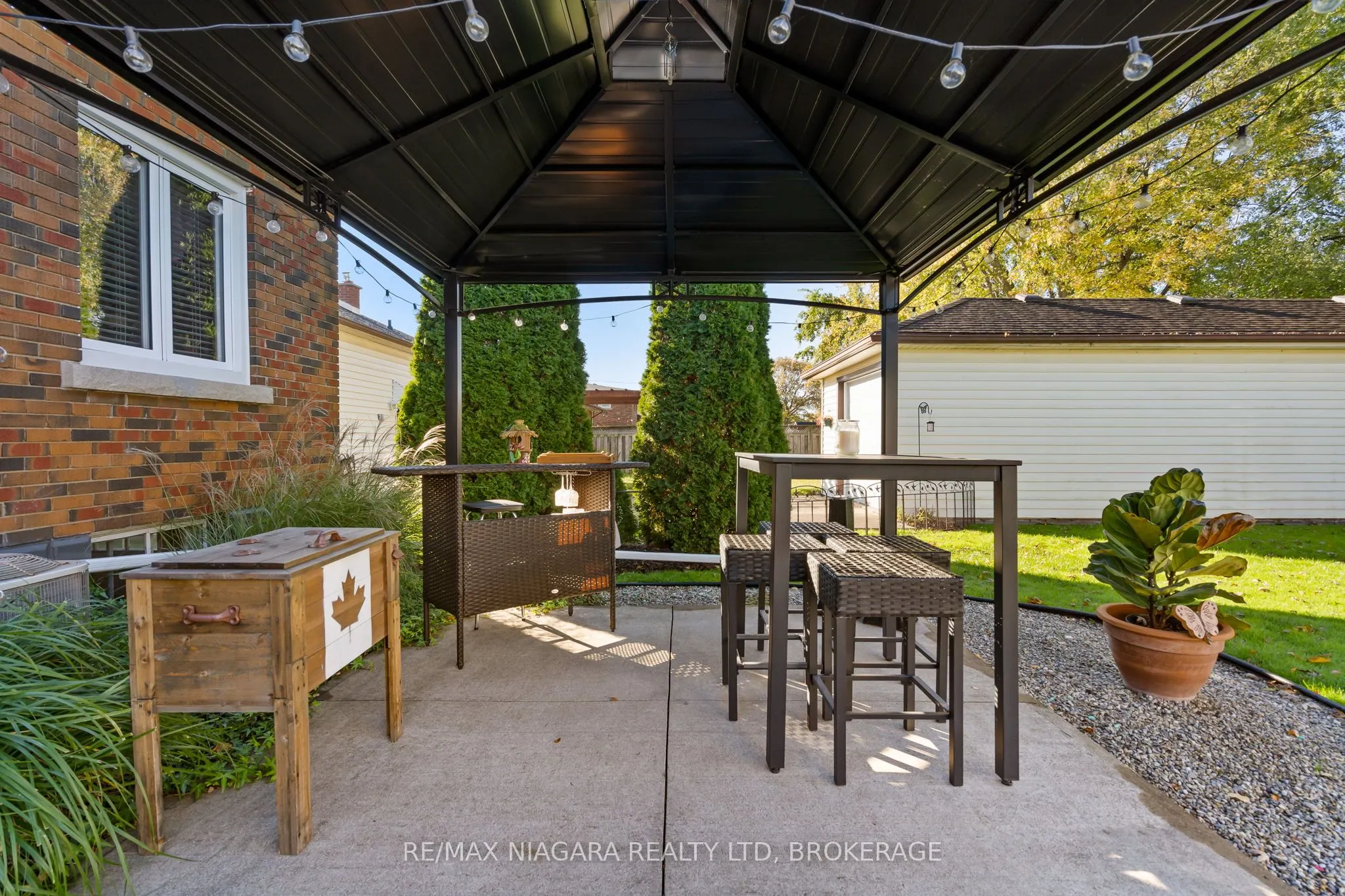 85 Golden Boulevard W