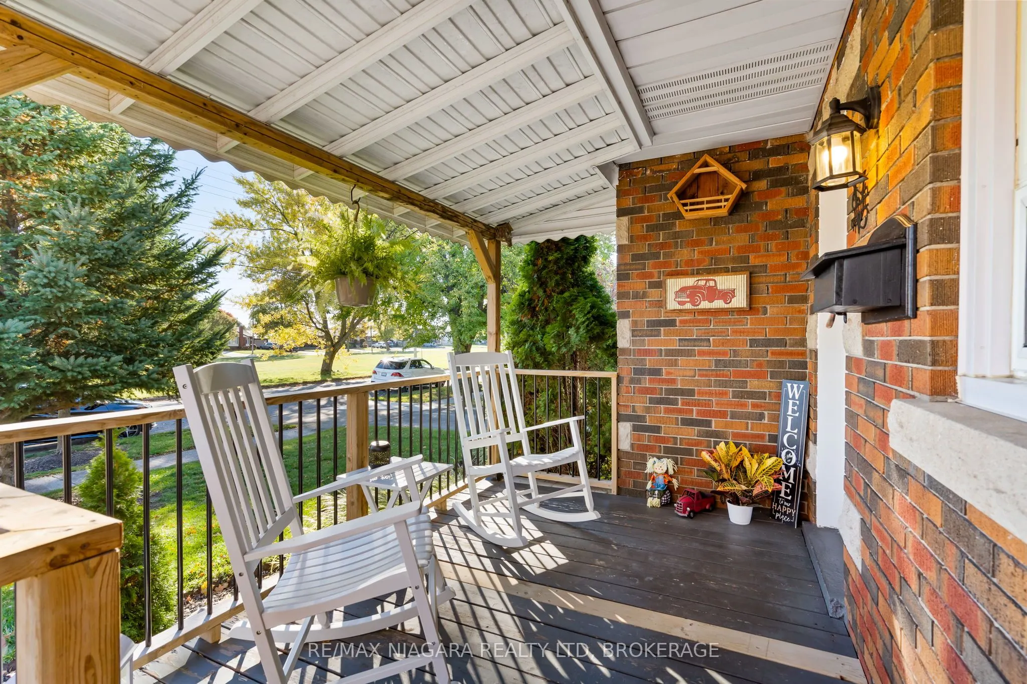 85 Golden Boulevard W