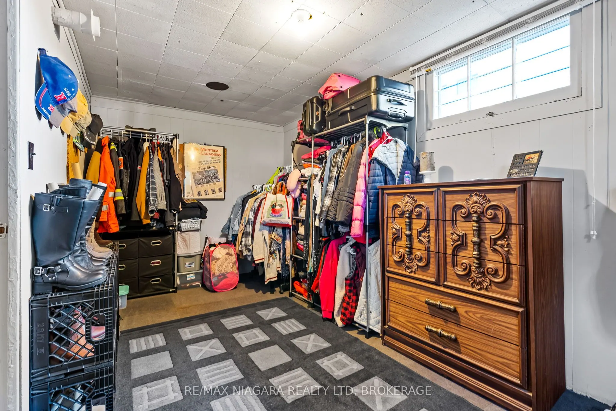 85 Golden Boulevard W