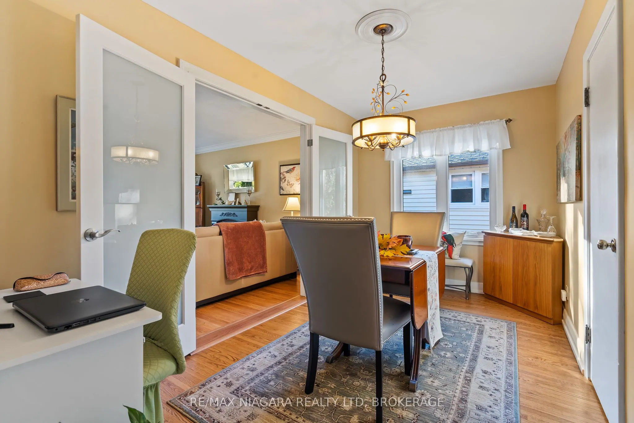 85 Golden Boulevard W