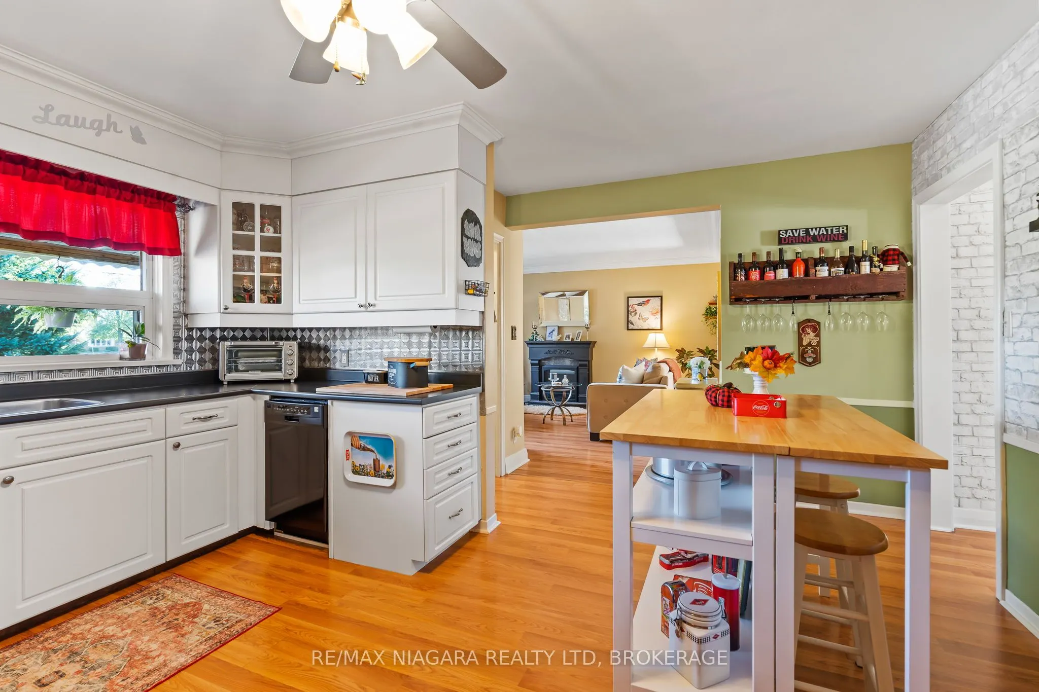 85 Golden Boulevard W